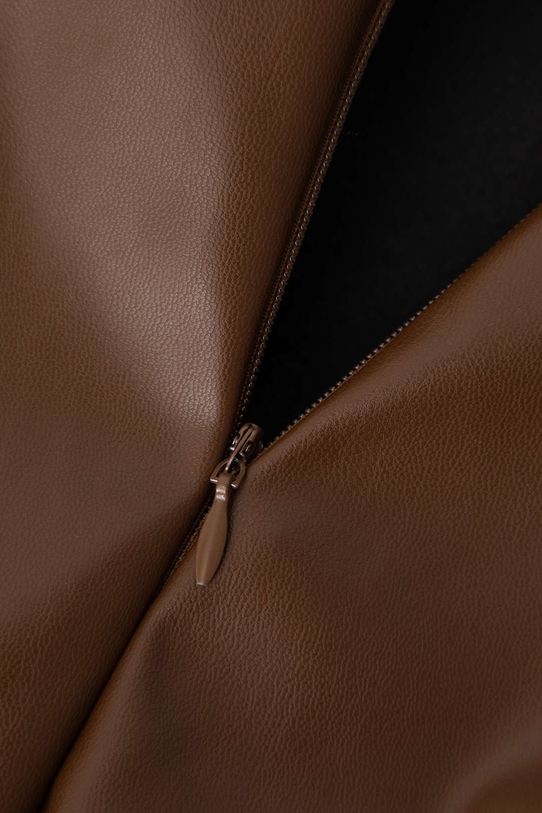 Asimetrik Dantelli Deri Mini Etek