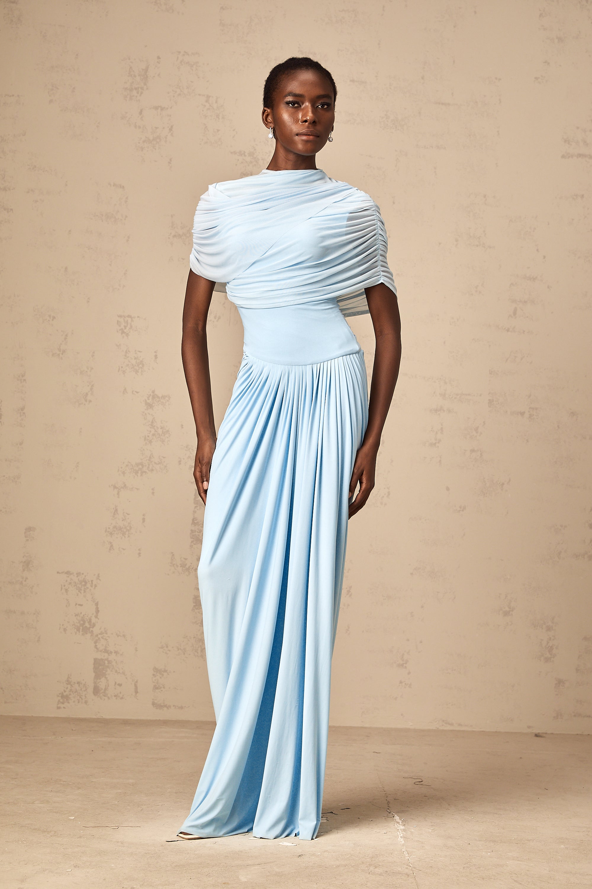 Catherine Asimetrik Plise Uzun Elbise