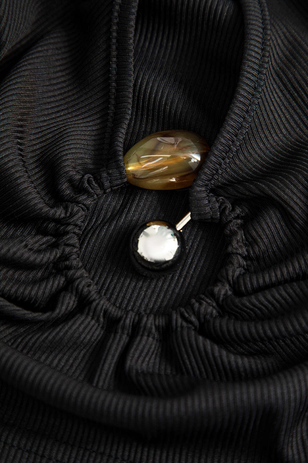 Boncuk Detaylı Kesikli Uzun Kollu Üst