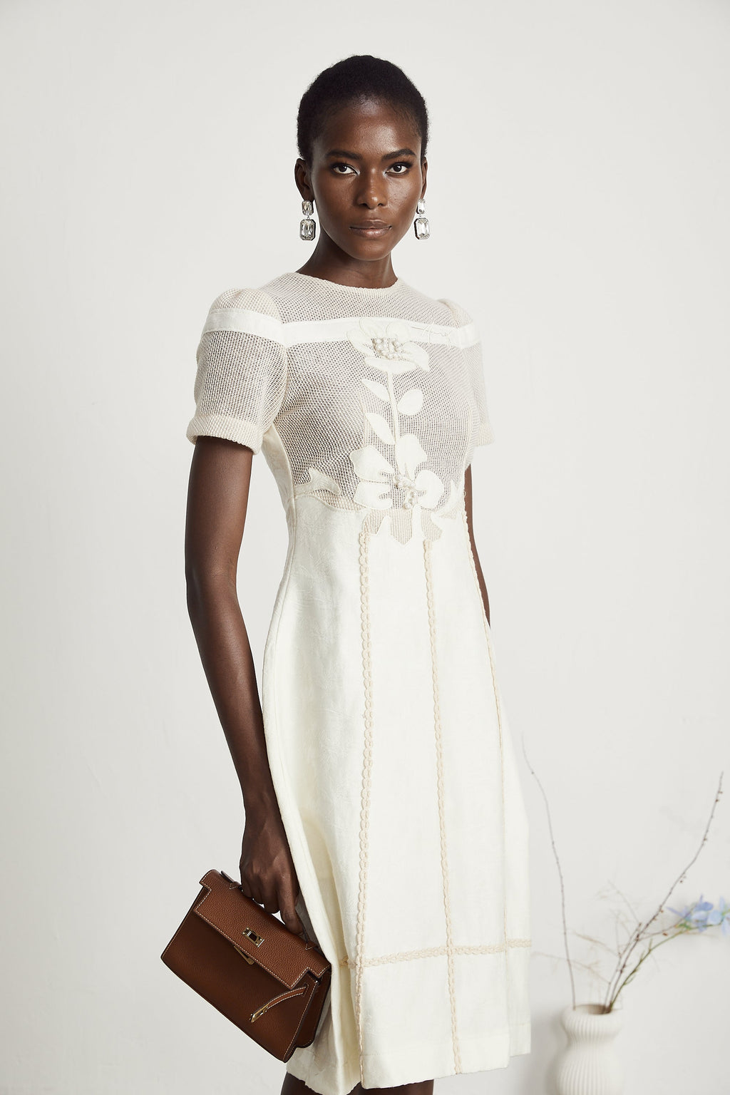 Çiçek İşlemeli Midi Elbise