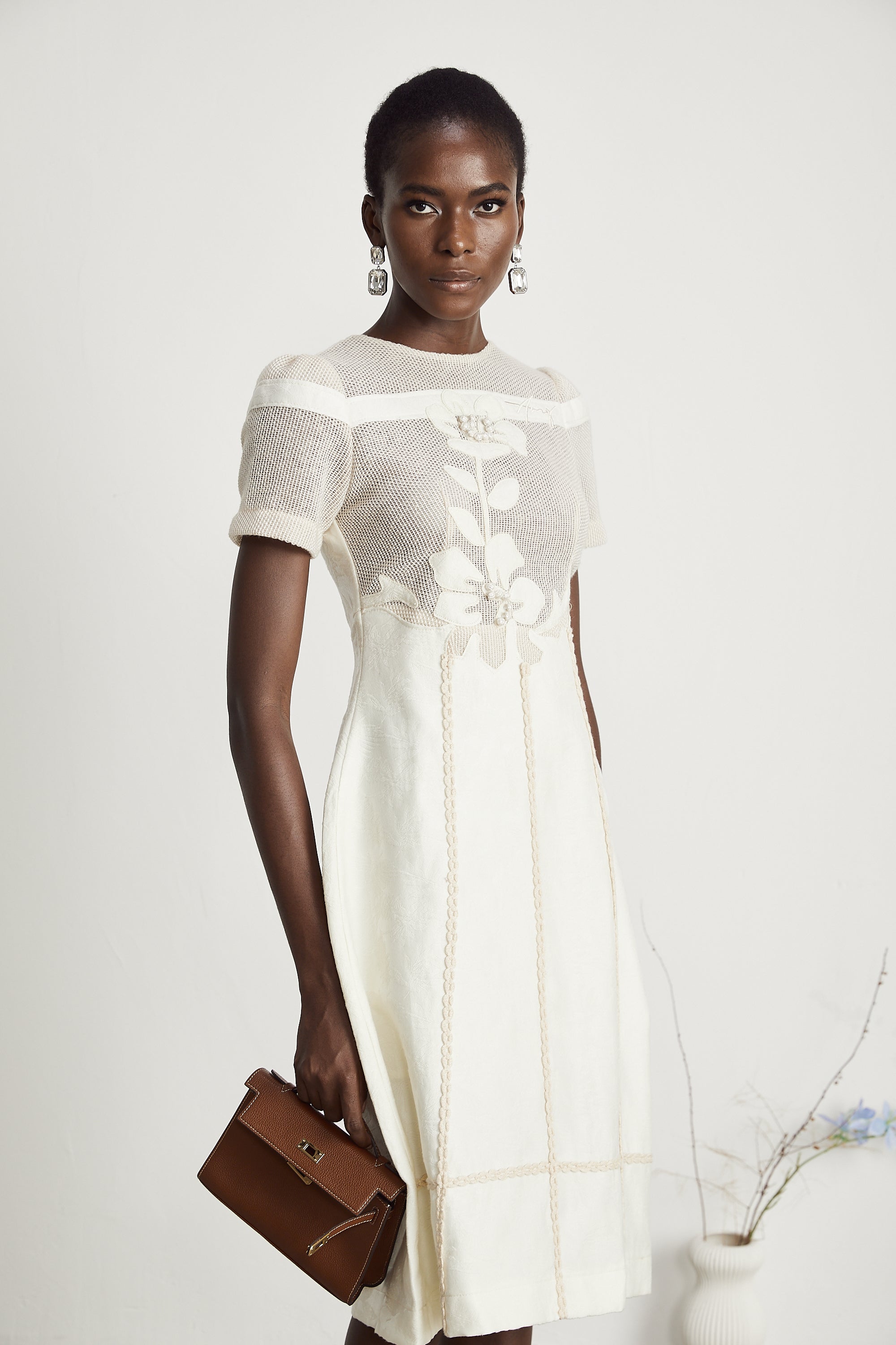 Çiçek İşlemeli Midi Elbise