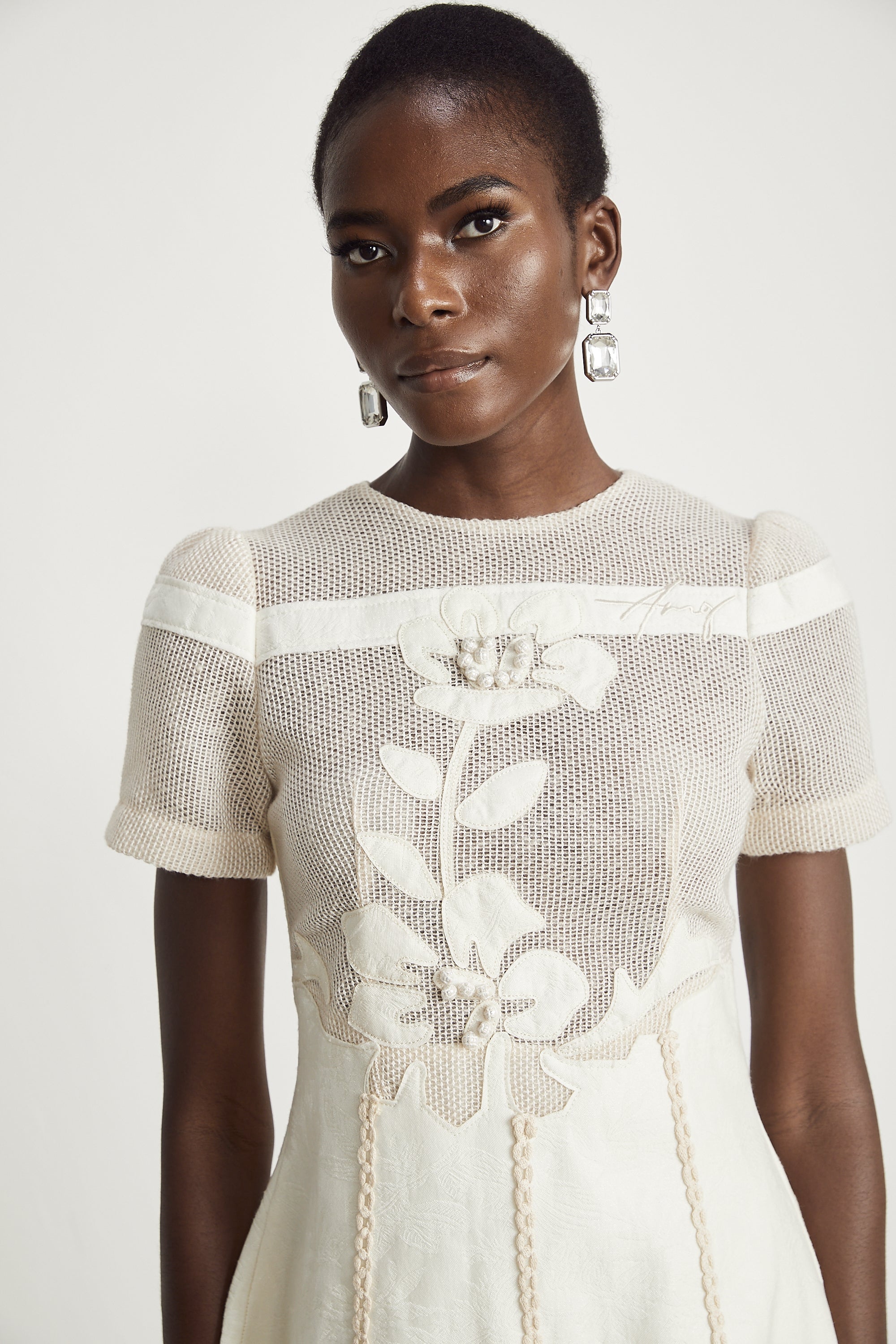 Çiçek İşlemeli Midi Elbise