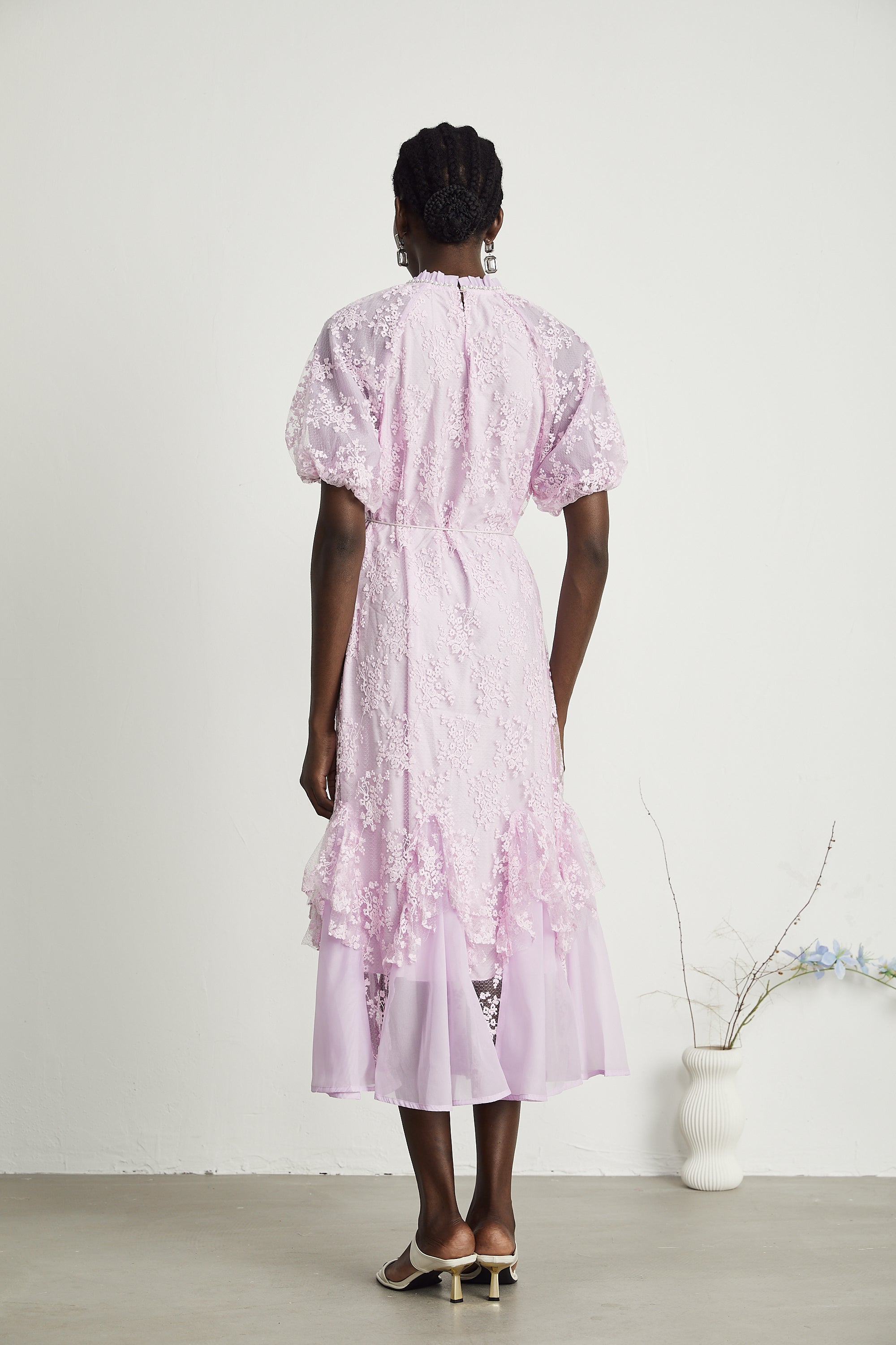 Coralie işlemeli midi elbise