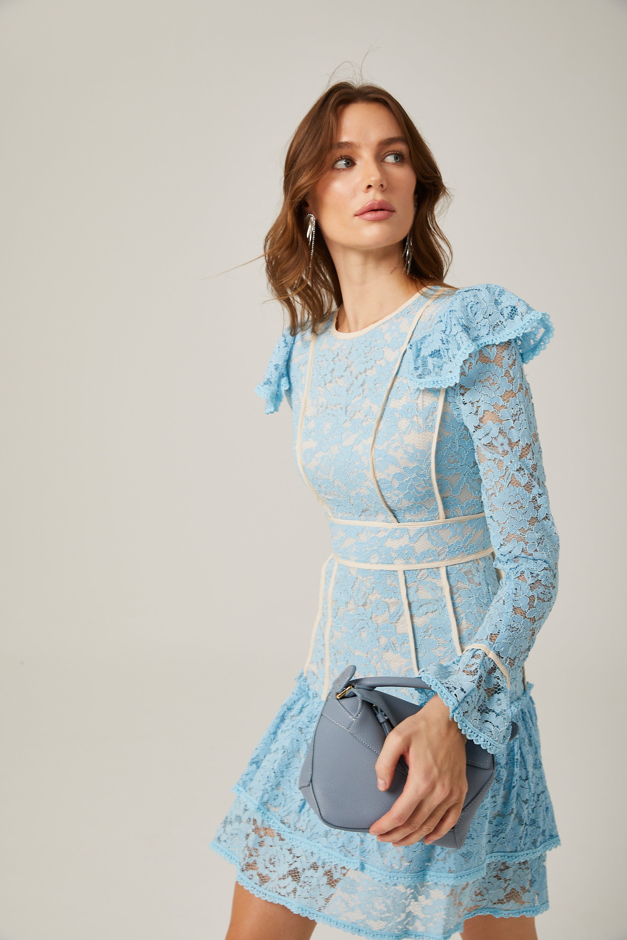 Dantel Çiçek İşlemeli Mini Elbise