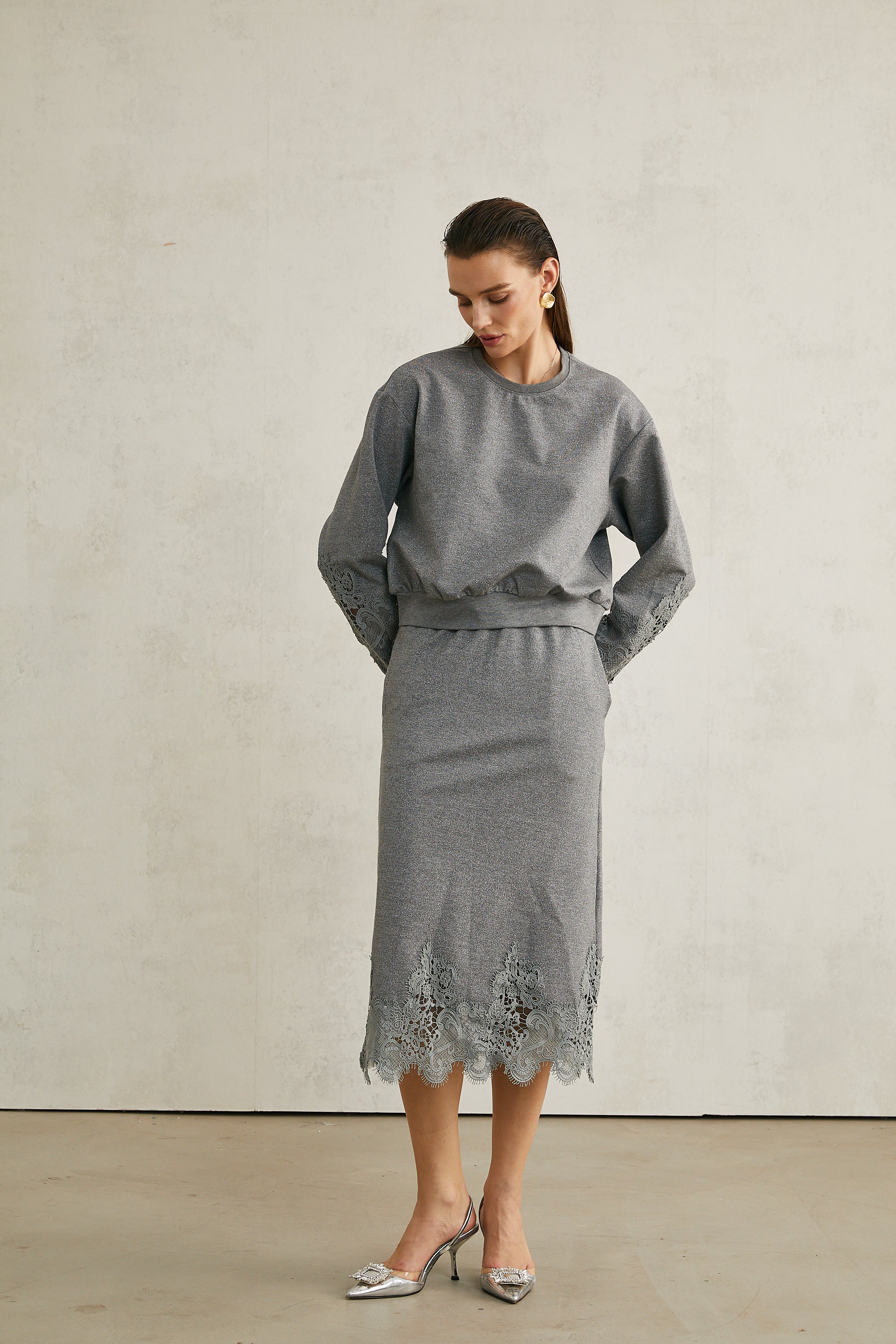 Dantel Detaylı Üst Ve Etek Uyumlu Takım