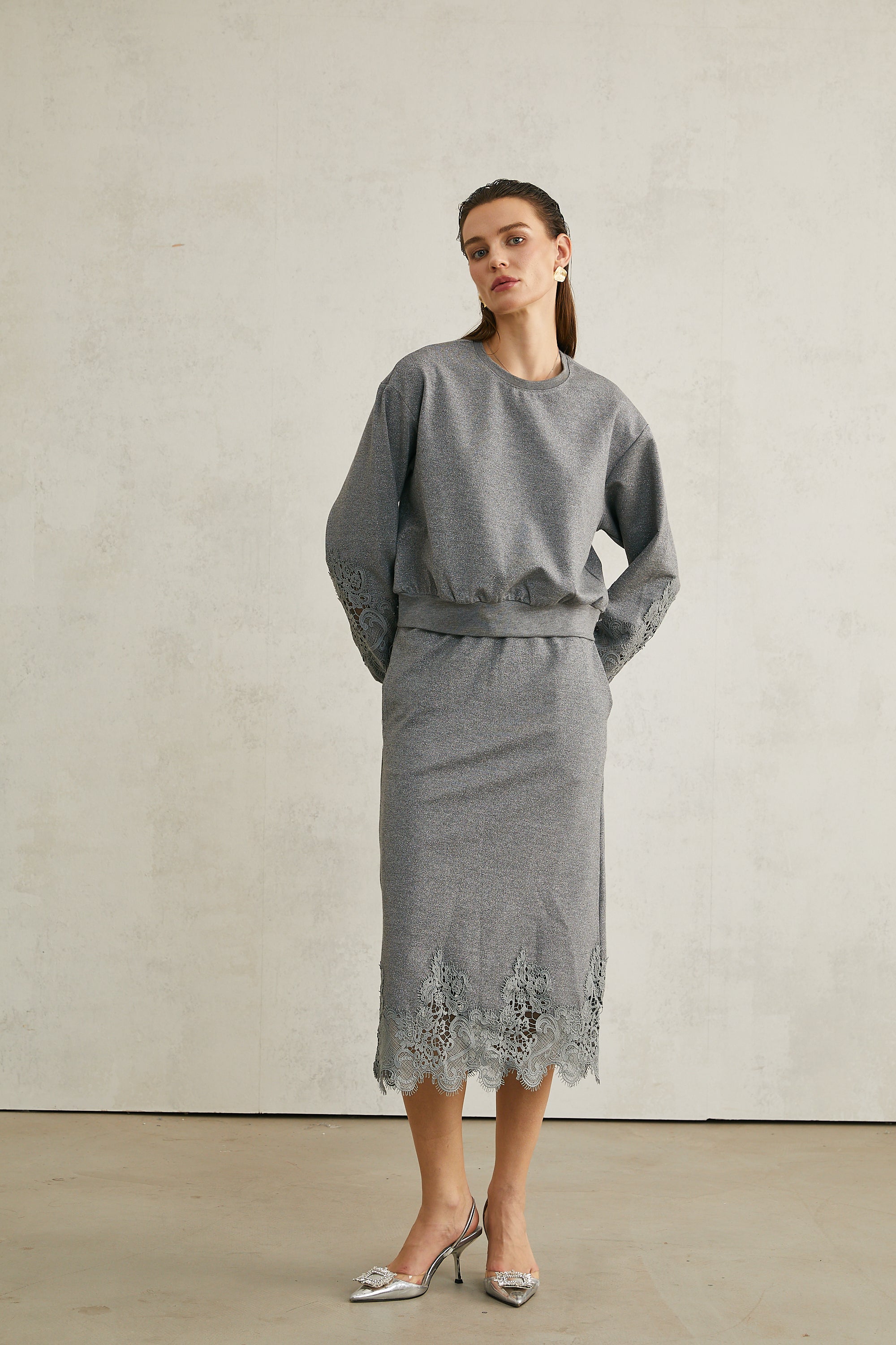 Dantel Detaylı Üst Ve Etek Uyumlu Takım