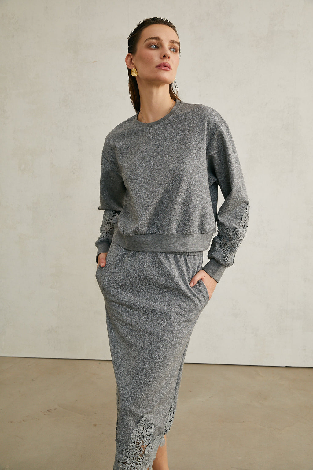 Dantel Detaylı Üst Ve Etek Uyumlu Takım