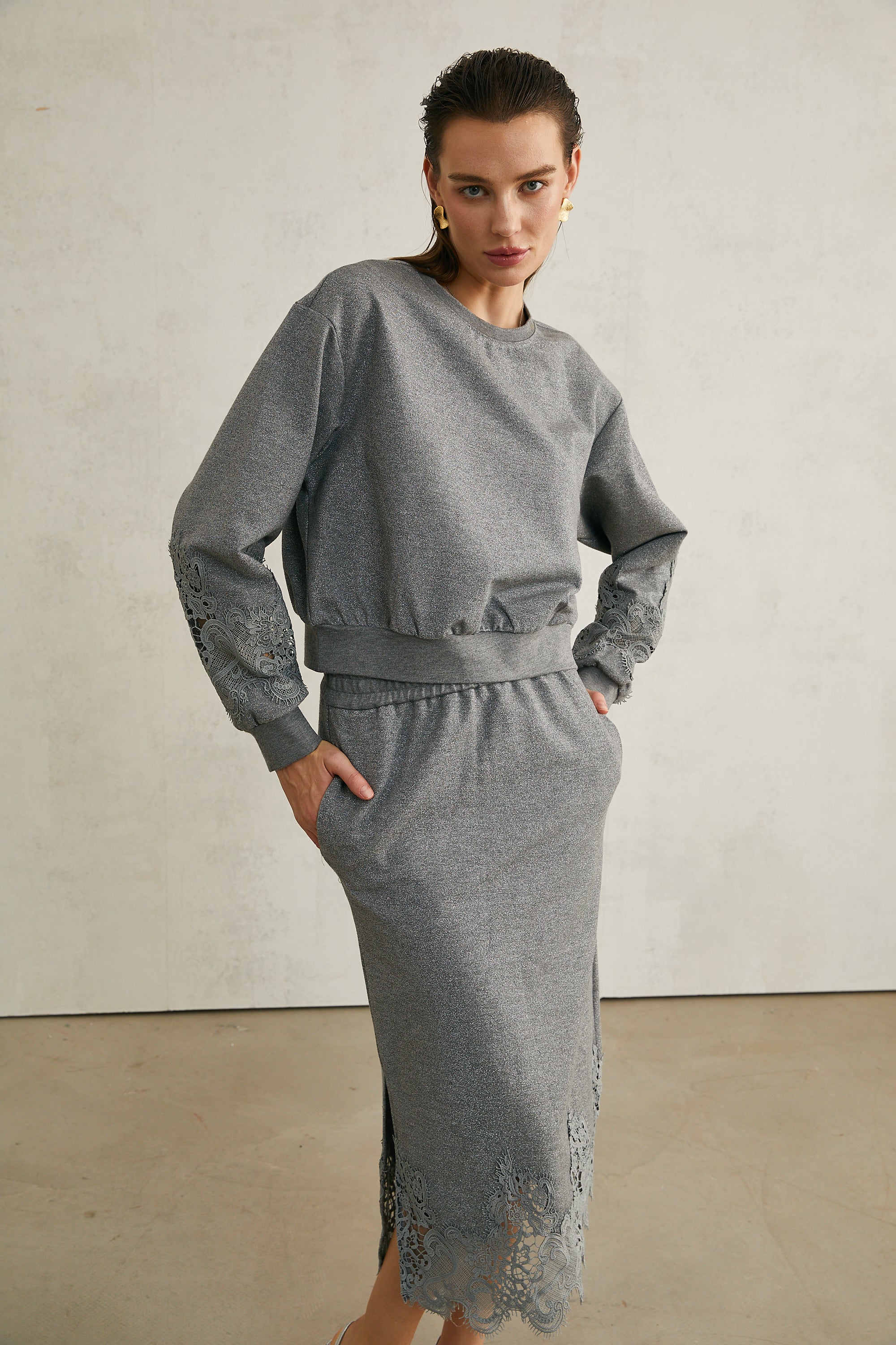 Dantel Detaylı Üst Ve Etek Uyumlu Takım