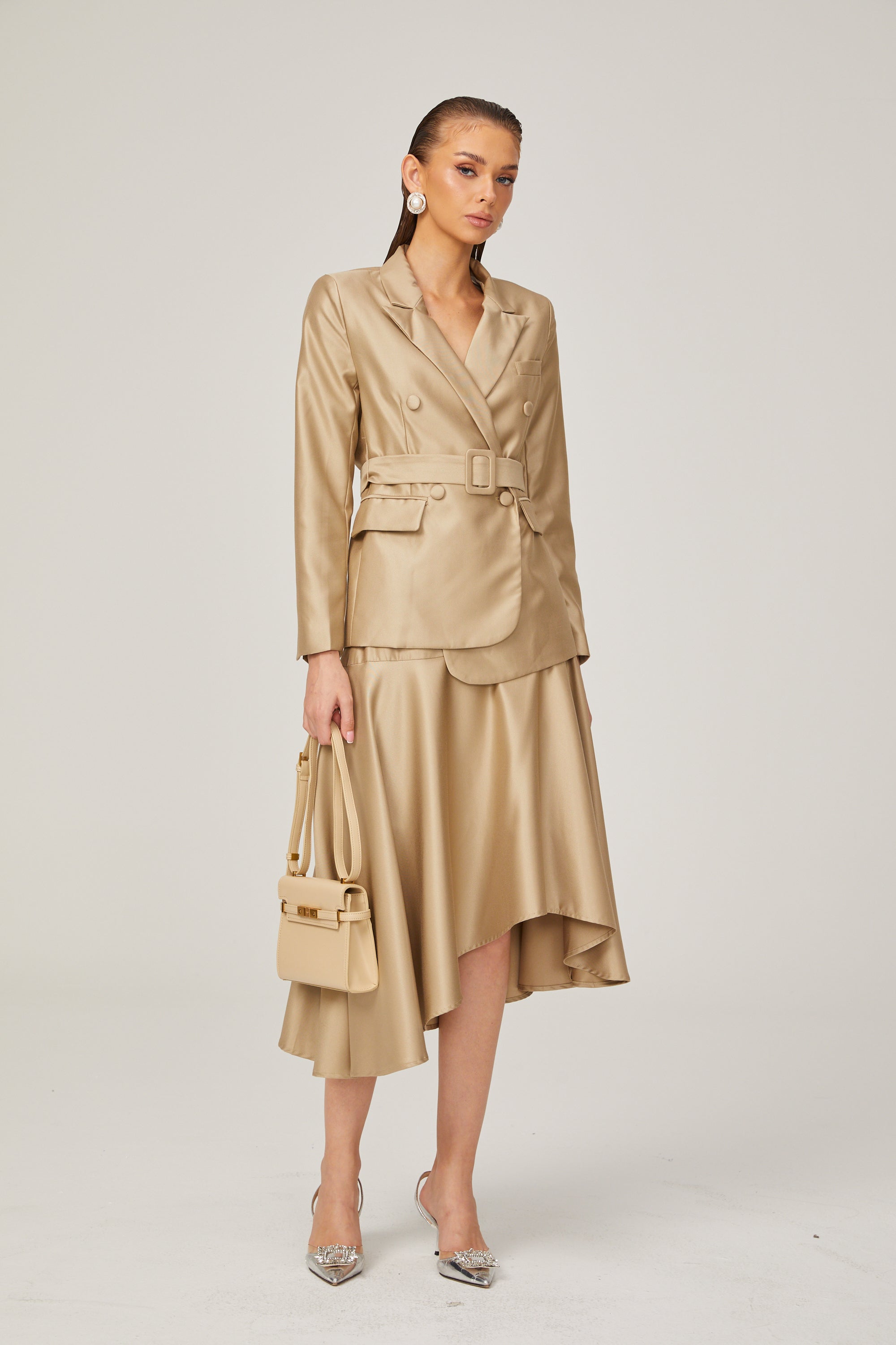 Camille Şampanya Rengi Saten Görünümlü Blazer ve Etek Takımı