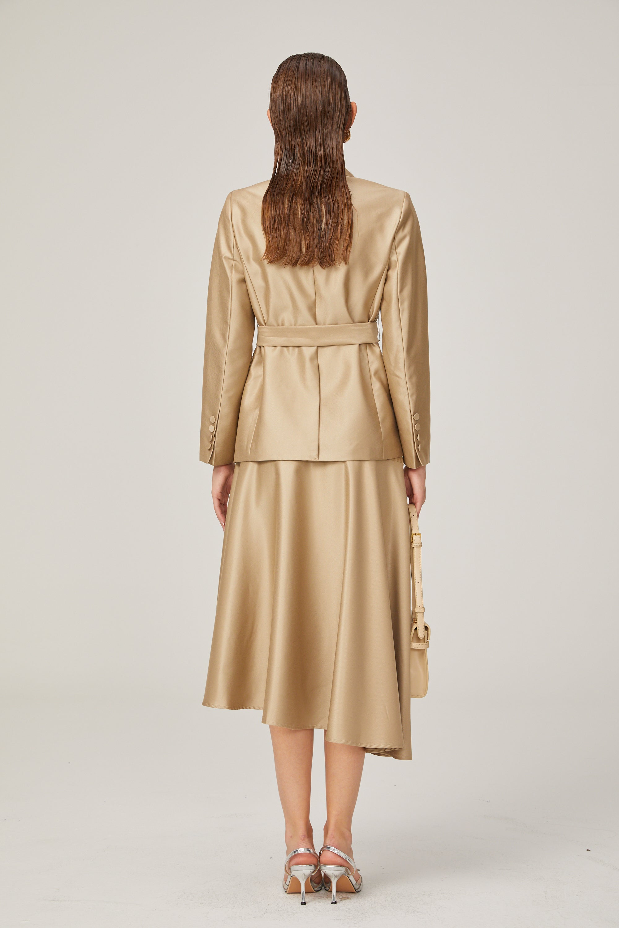 Camille Şampanya Rengi Saten Görünümlü Blazer ve Etek Takımı