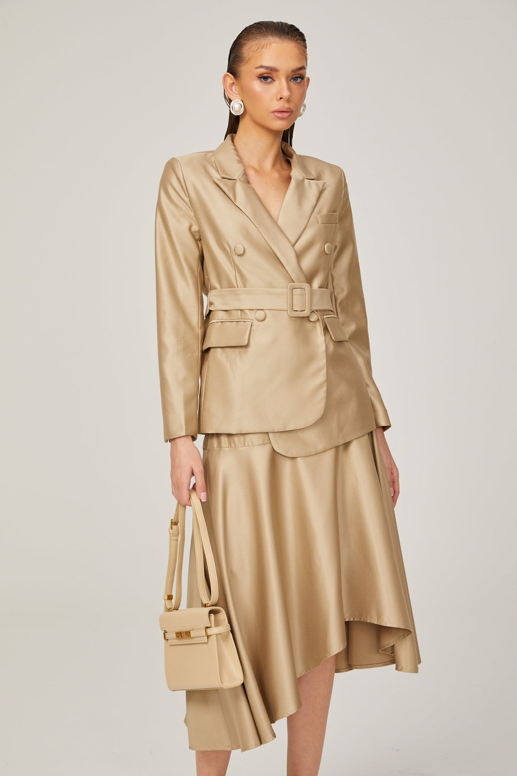 Camille Şampanya Rengi Saten Görünümlü Blazer ve Etek Takımı