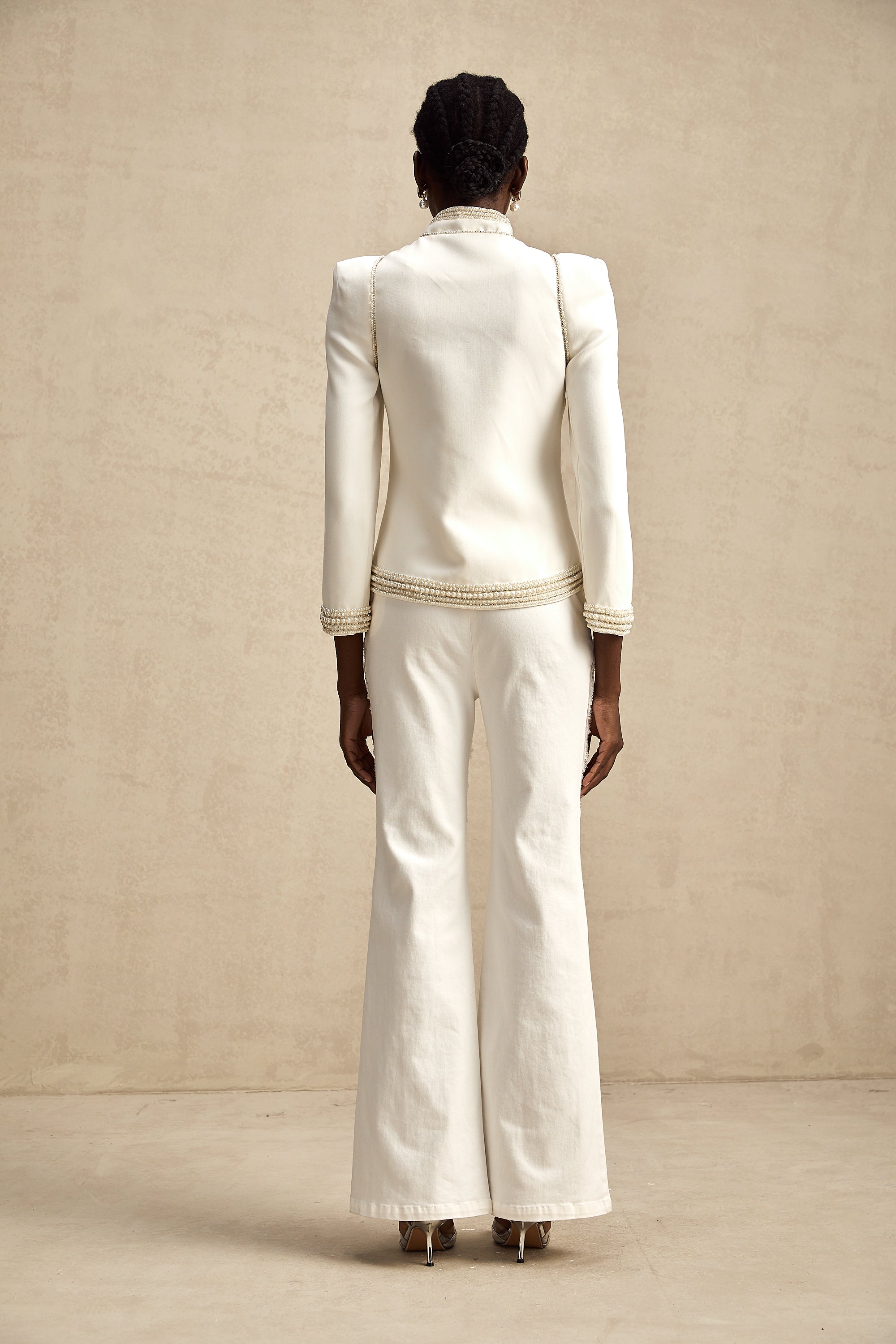 Beyaz Boncuk İşlemeli Ceket