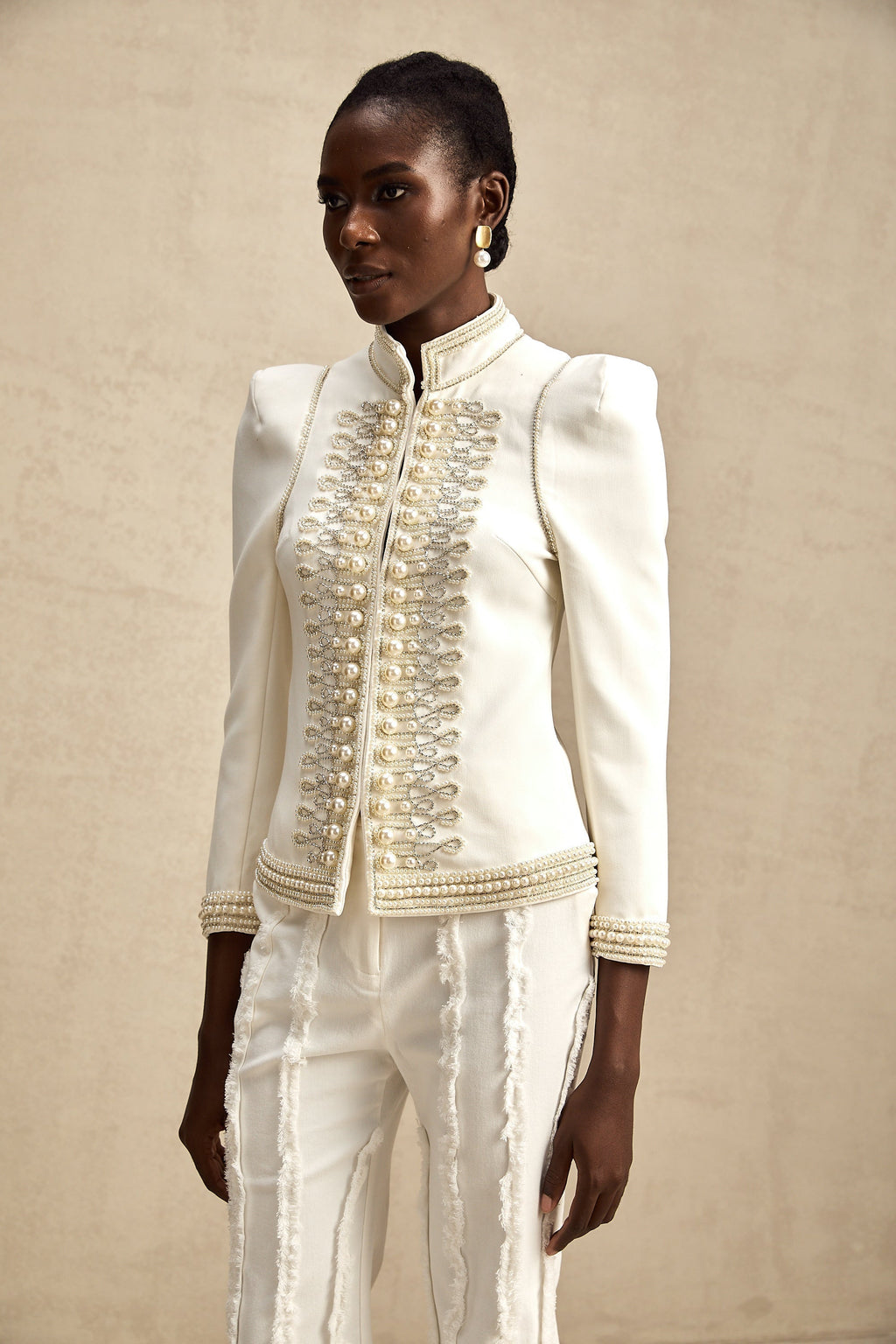 Beyaz Boncuk İşlemeli Ceket