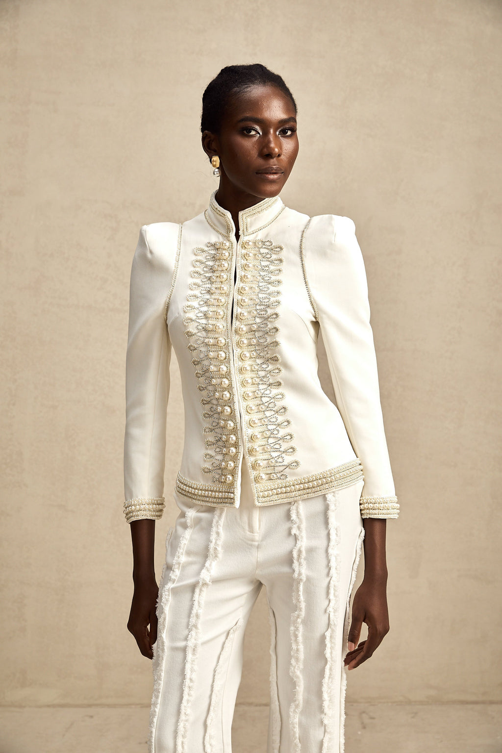 Beyaz Boncuk İşlemeli Ceket