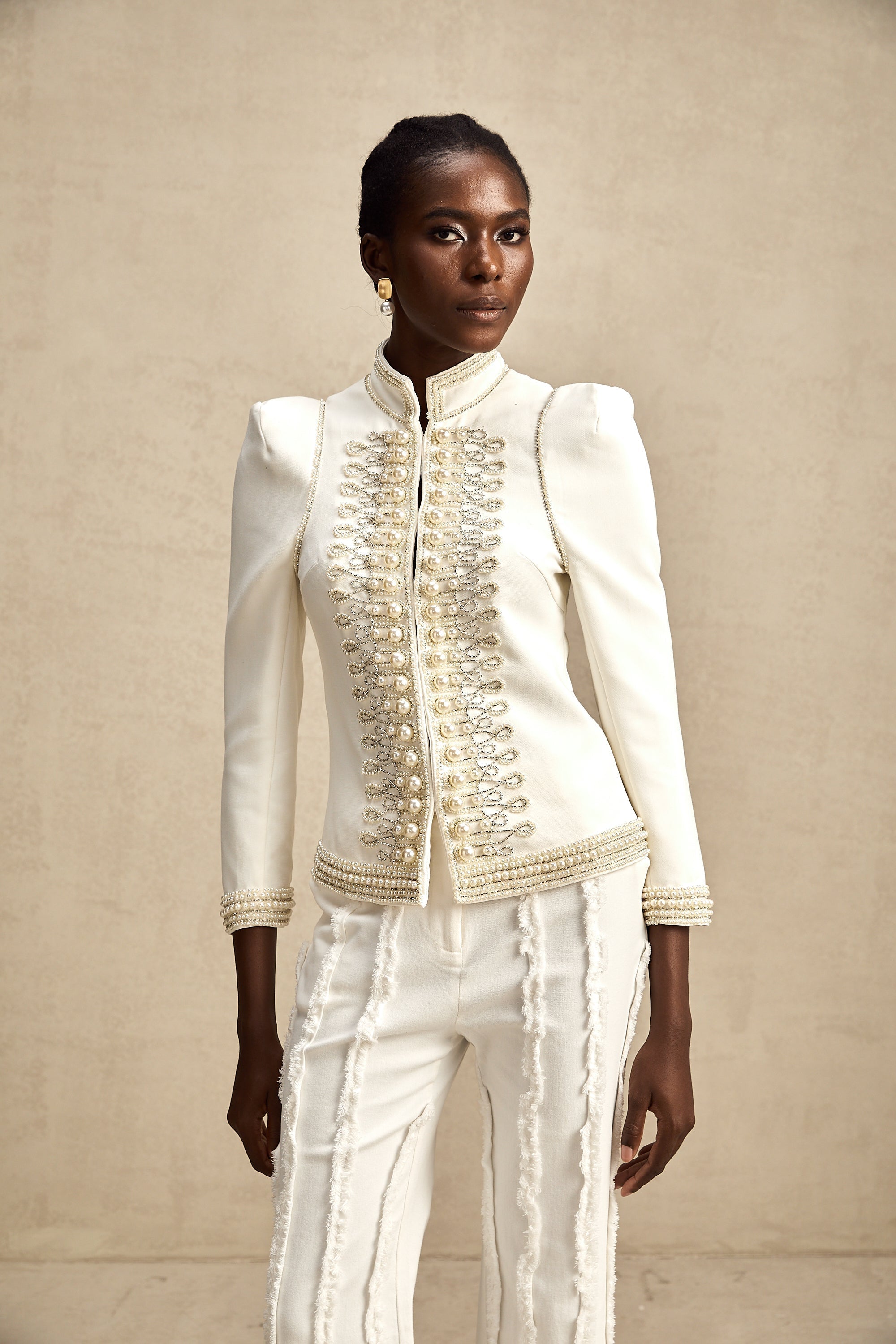 Beyaz Boncuk İşlemeli Ceket