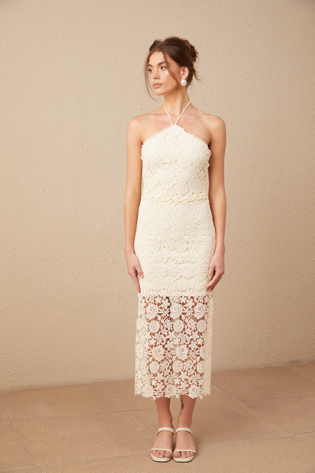 Bonnie Halter Yaka Nakışlı Dantel Midi Elbise