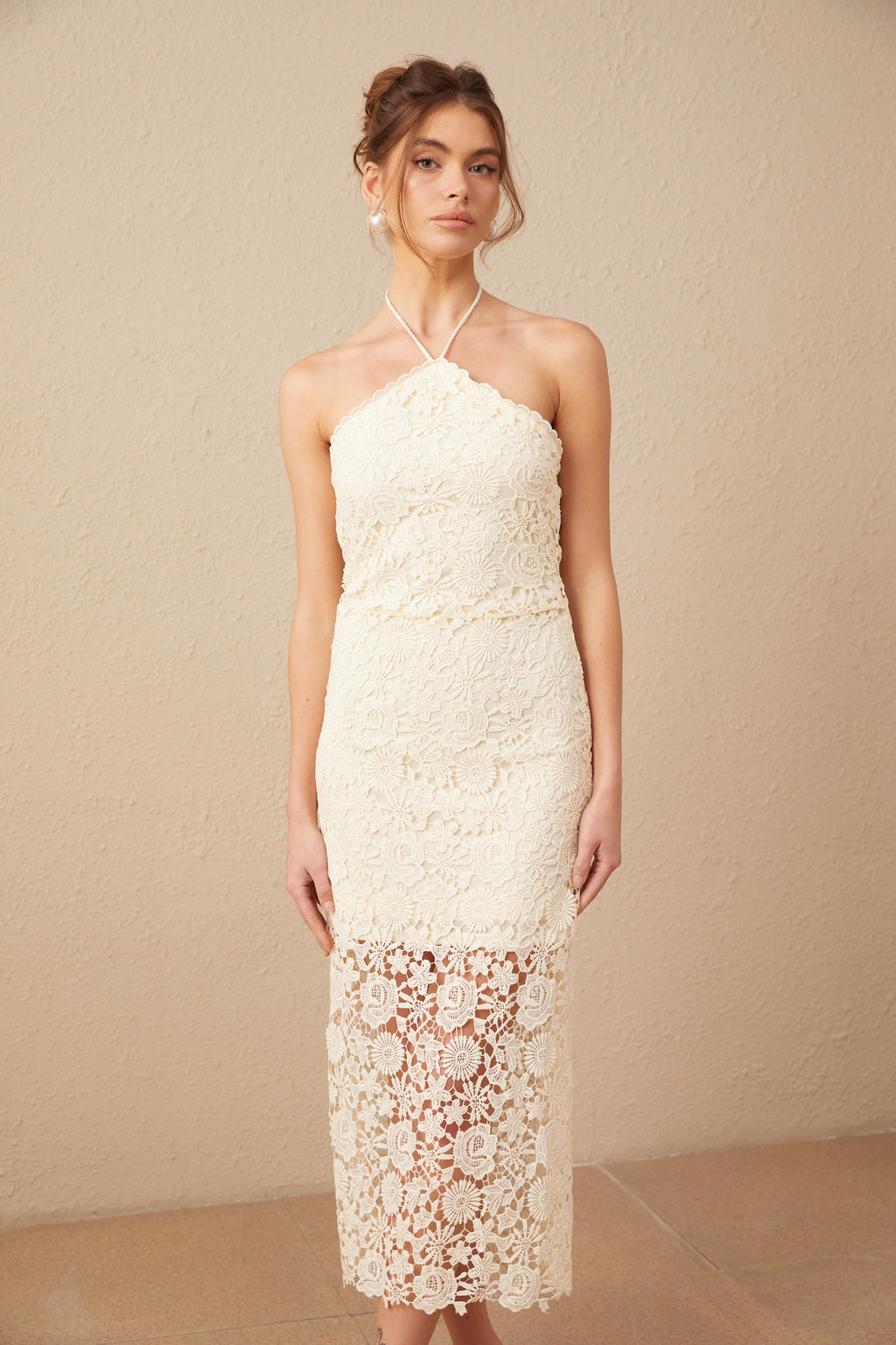 Bonnie Halter Yaka Nakışlı Dantel Midi Elbise