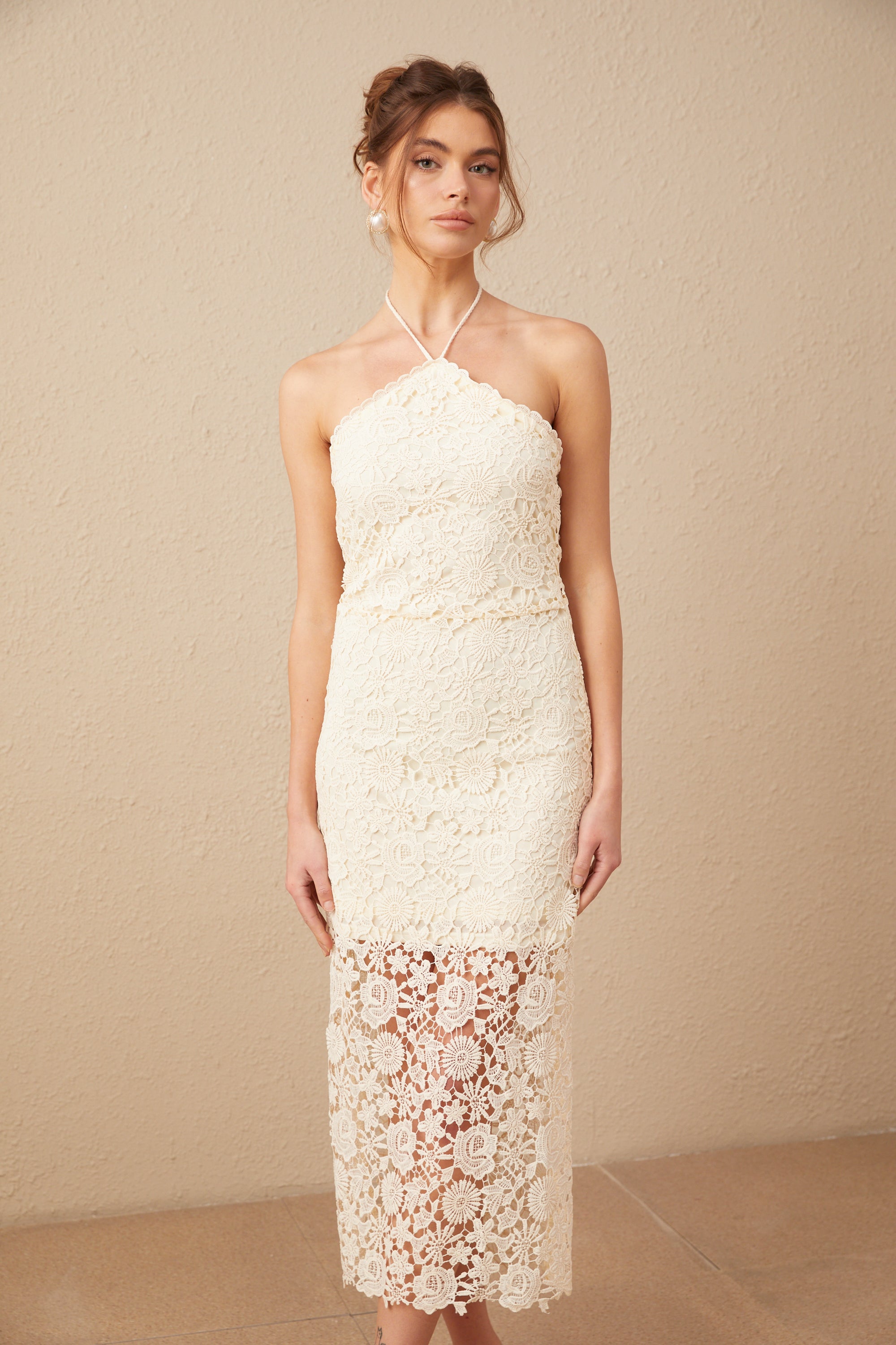 Bonnie Halter Yaka Nakışlı Dantel Midi Elbise