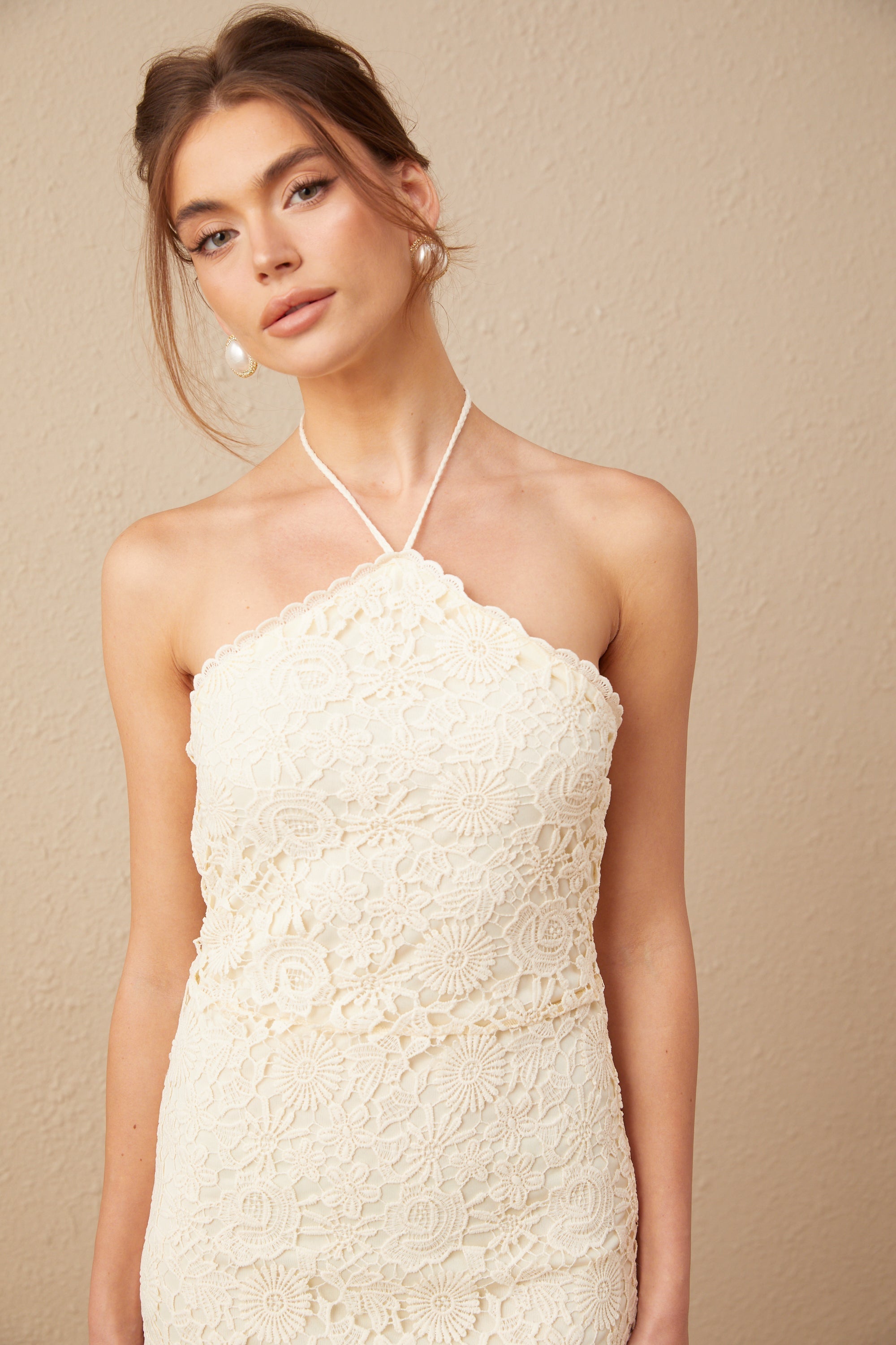 Bonnie Halter Yaka Nakışlı Dantel Midi Elbise