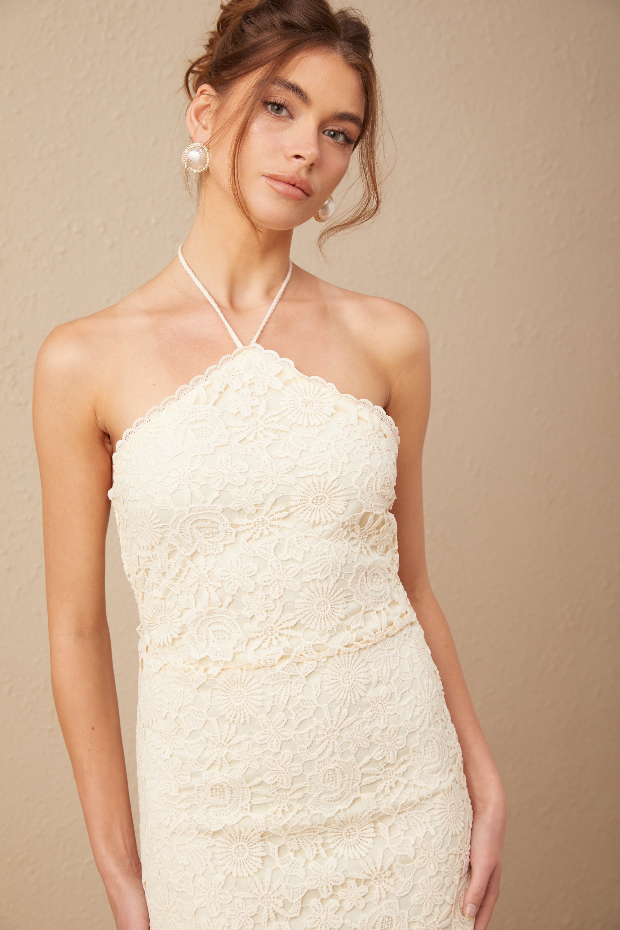 Bonnie Halter Yaka Nakışlı Dantel Midi Elbise