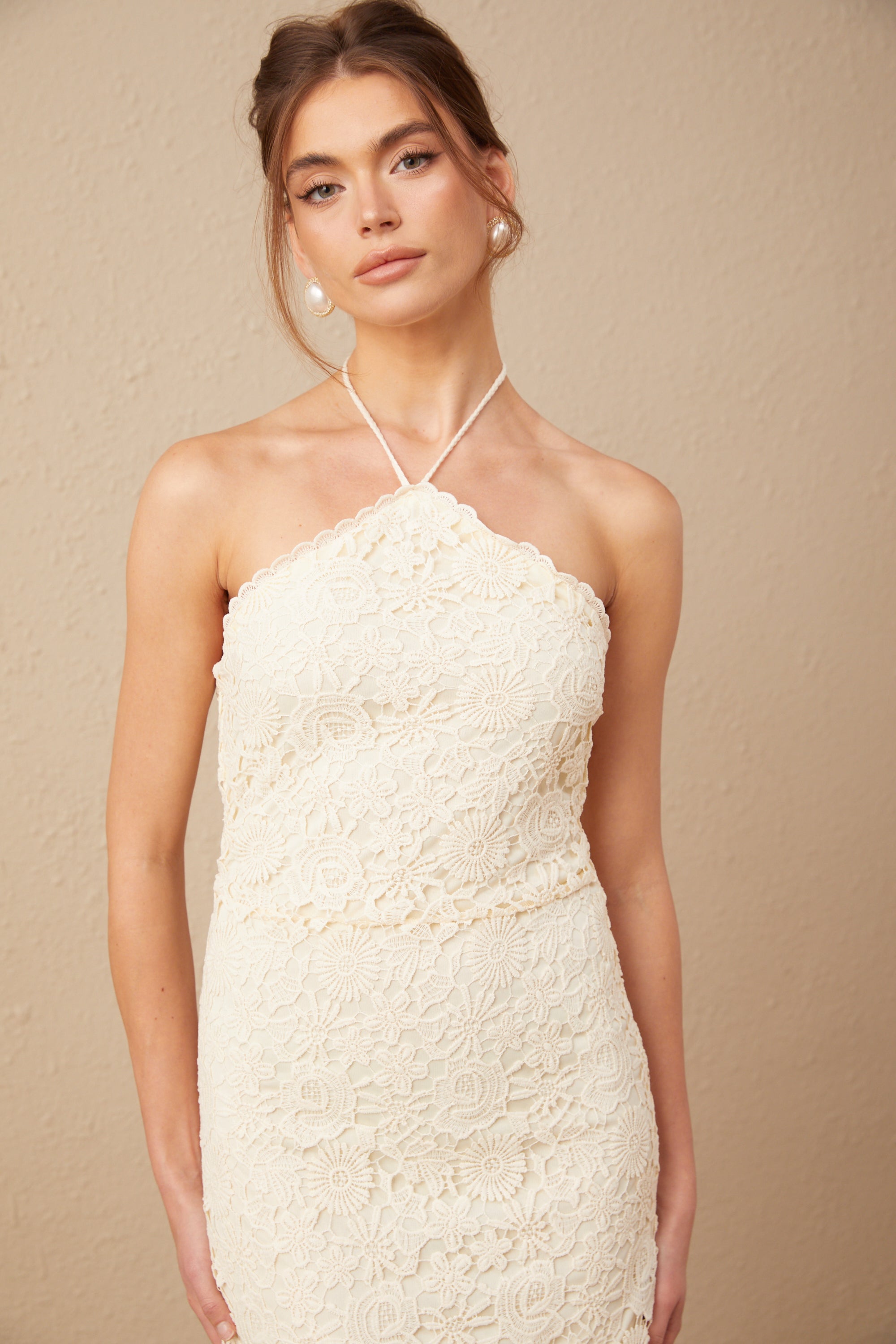 Bonnie Halter Yaka Nakışlı Dantel Midi Elbise