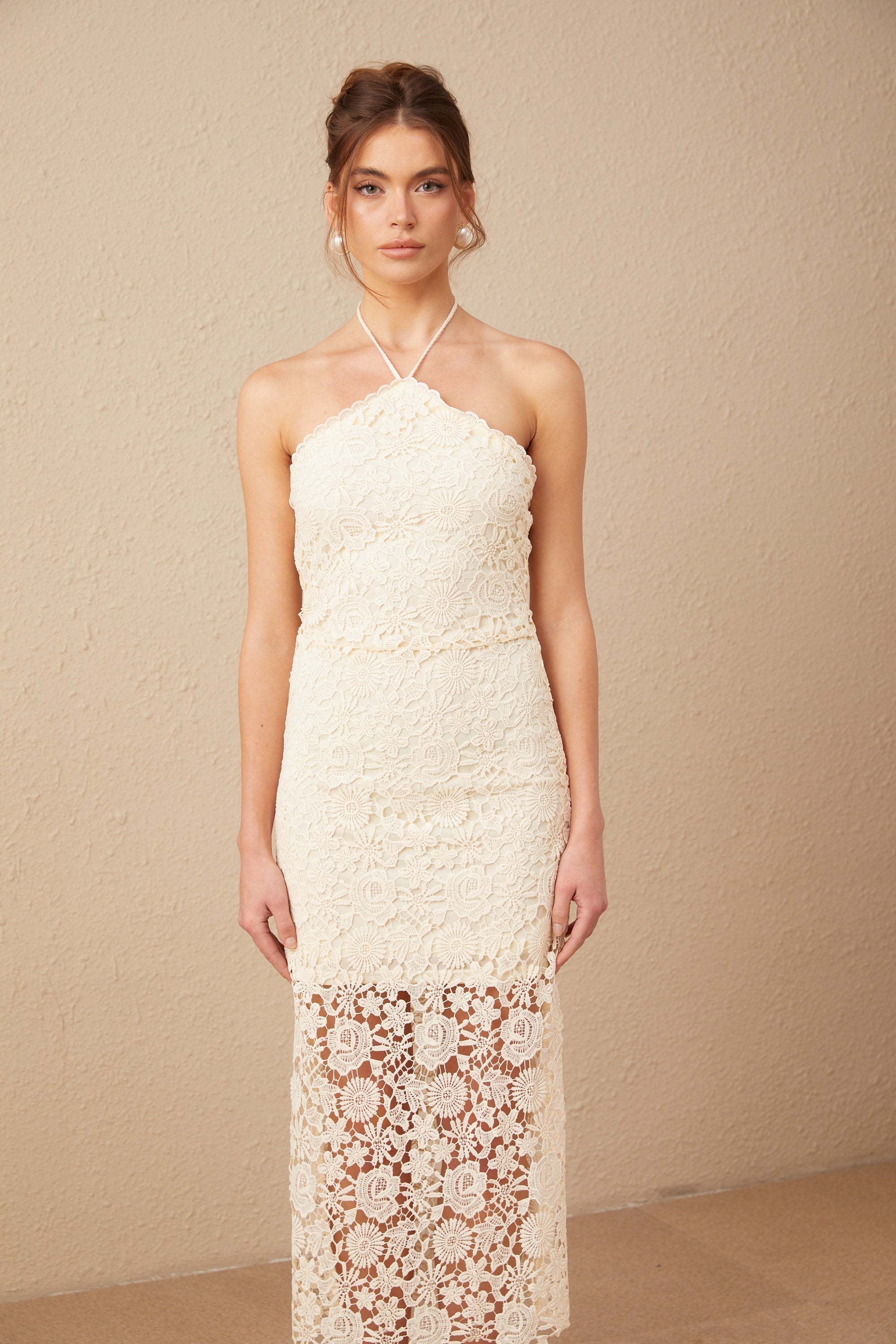 Bonnie Halter Yaka Nakışlı Dantel Midi Elbise