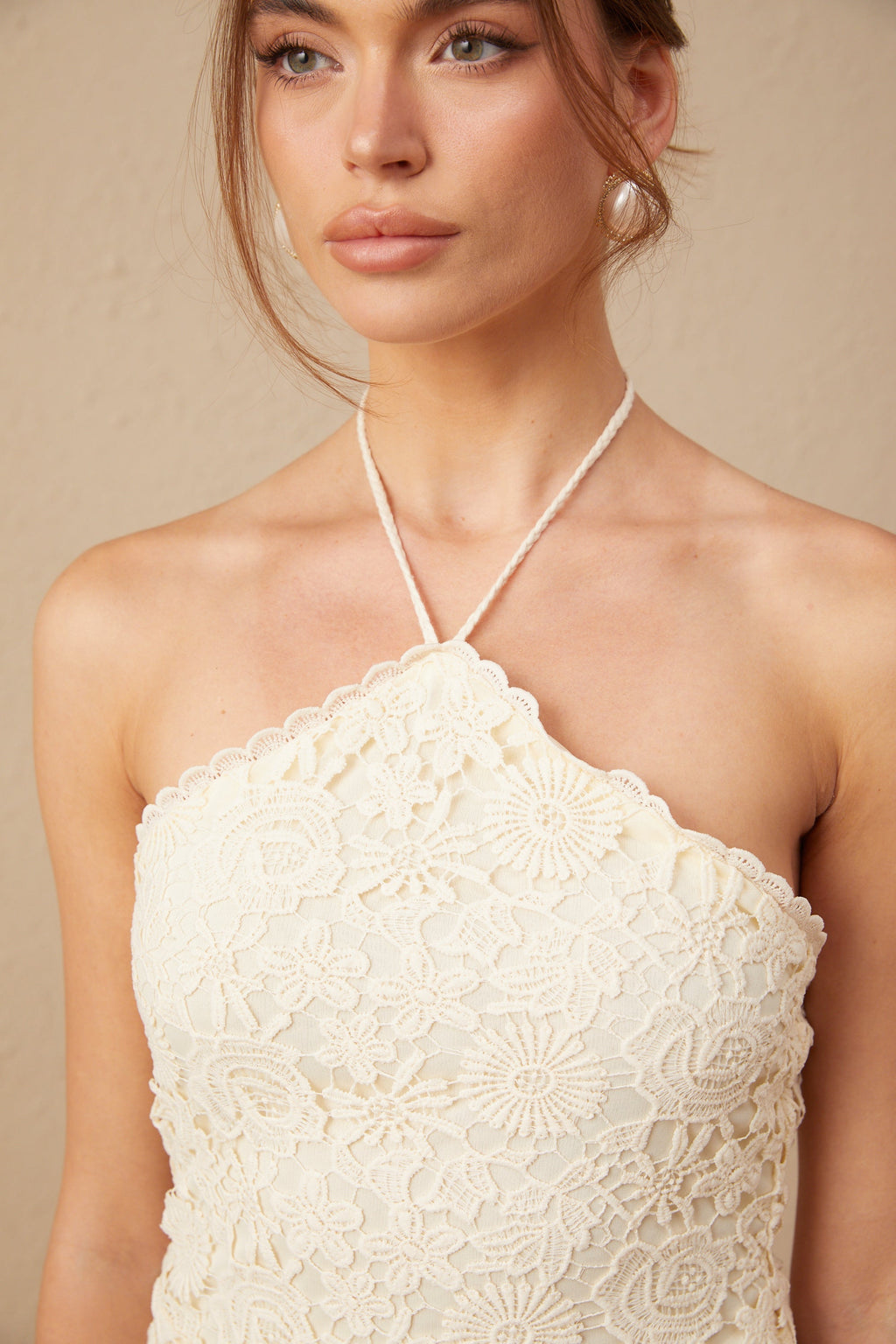 Bonnie Halter Yaka Nakışlı Dantel Midi Elbise