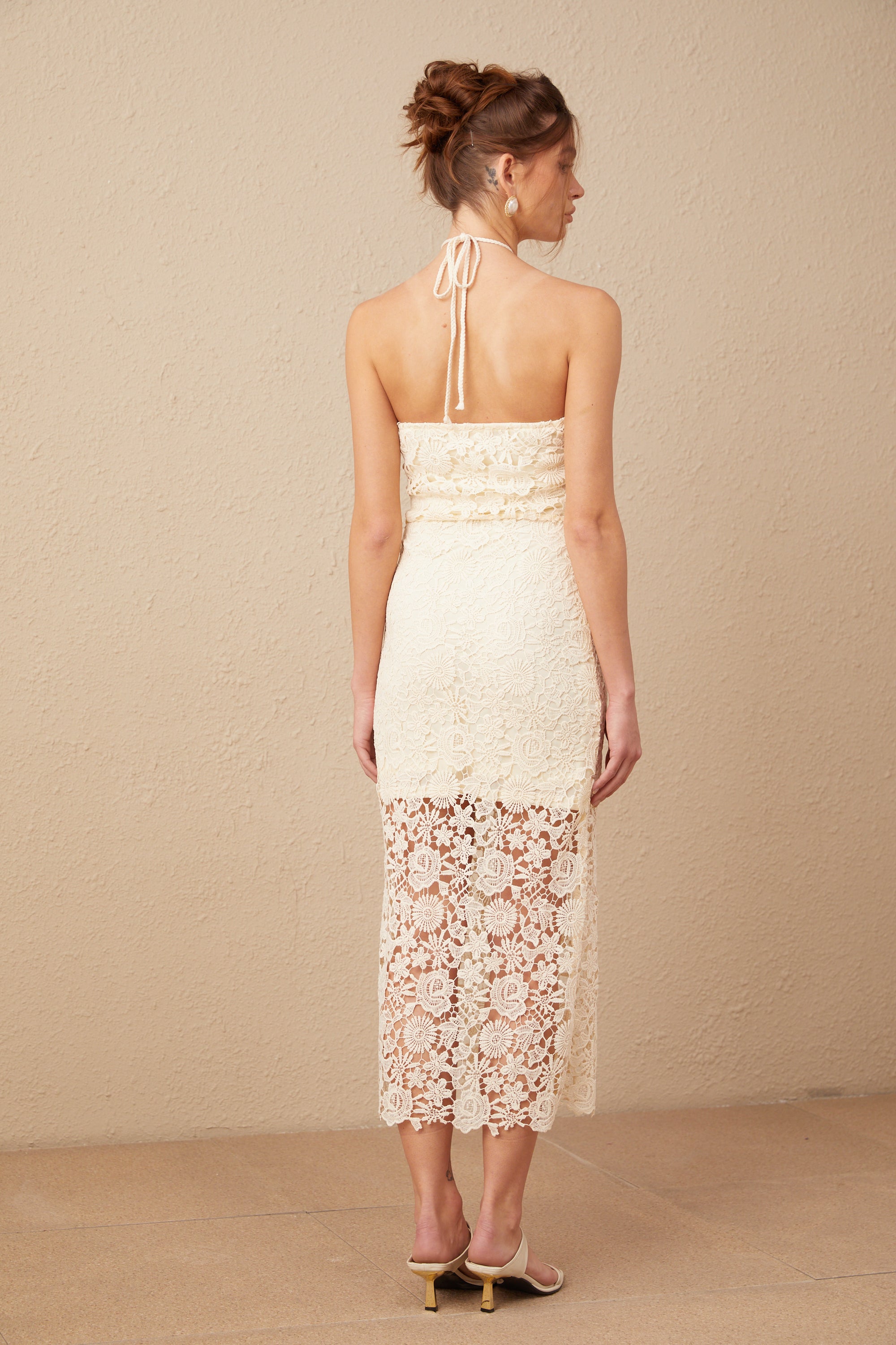 Bonnie Halter Yaka Nakışlı Dantel Midi Elbise