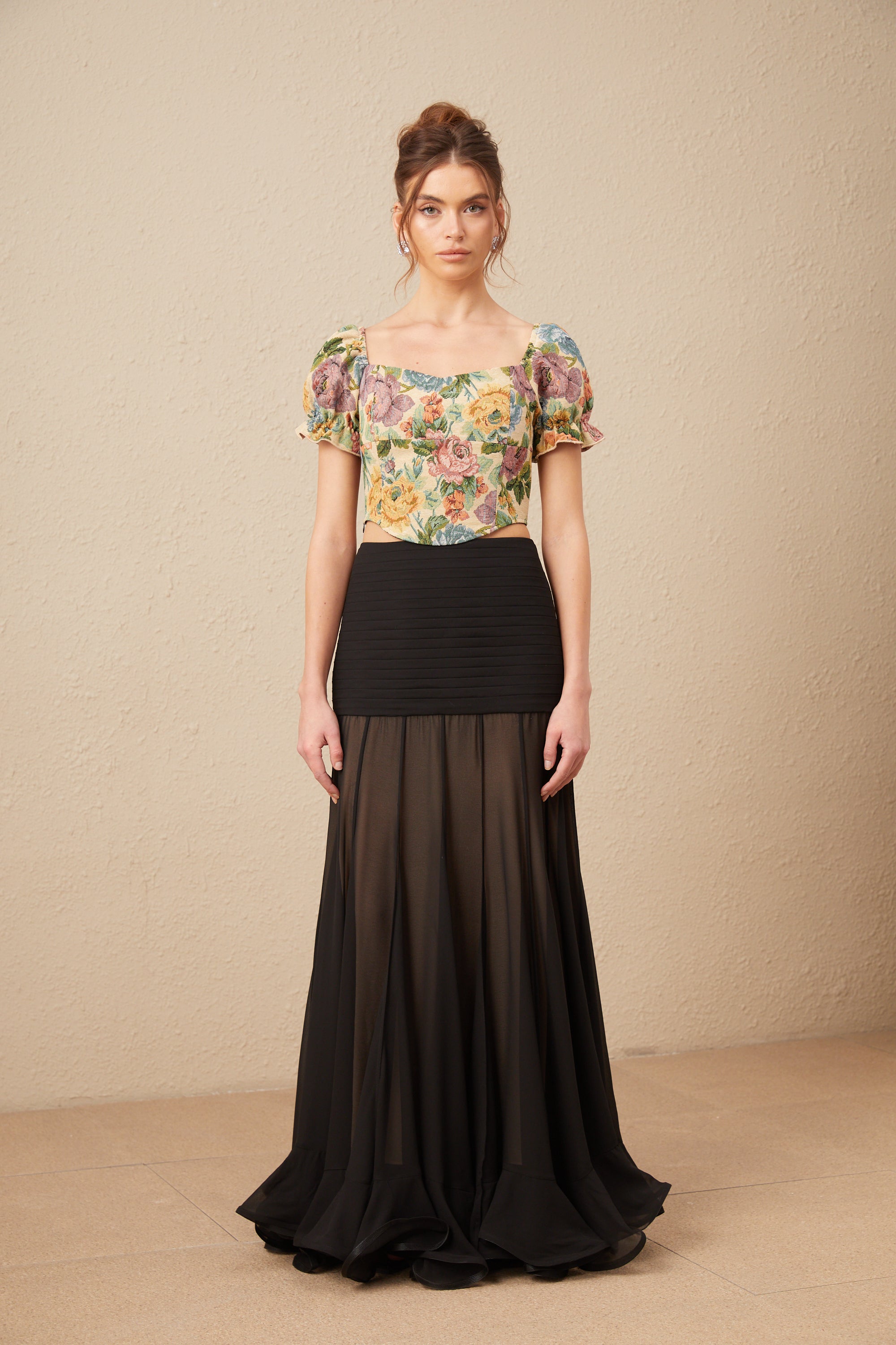 Çiçek Desenli Jakarlı Kırpılmış Üst