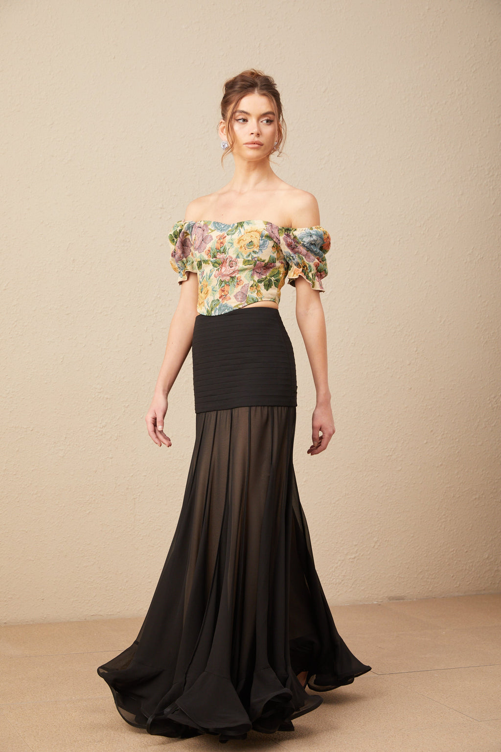 Çiçek Desenli Jakarlı Kırpılmış Üst