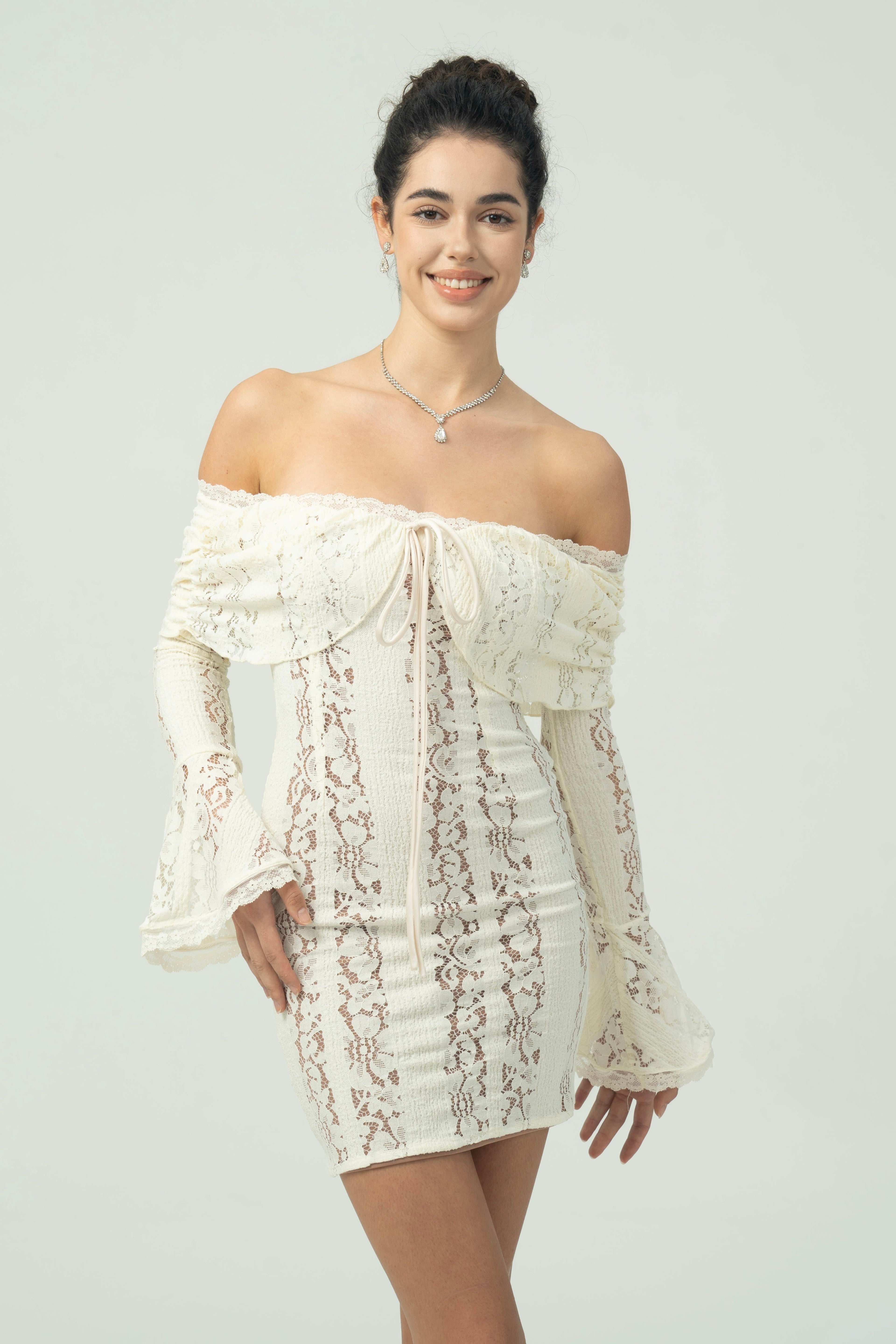 Dantel işlemeli Mini Elbise