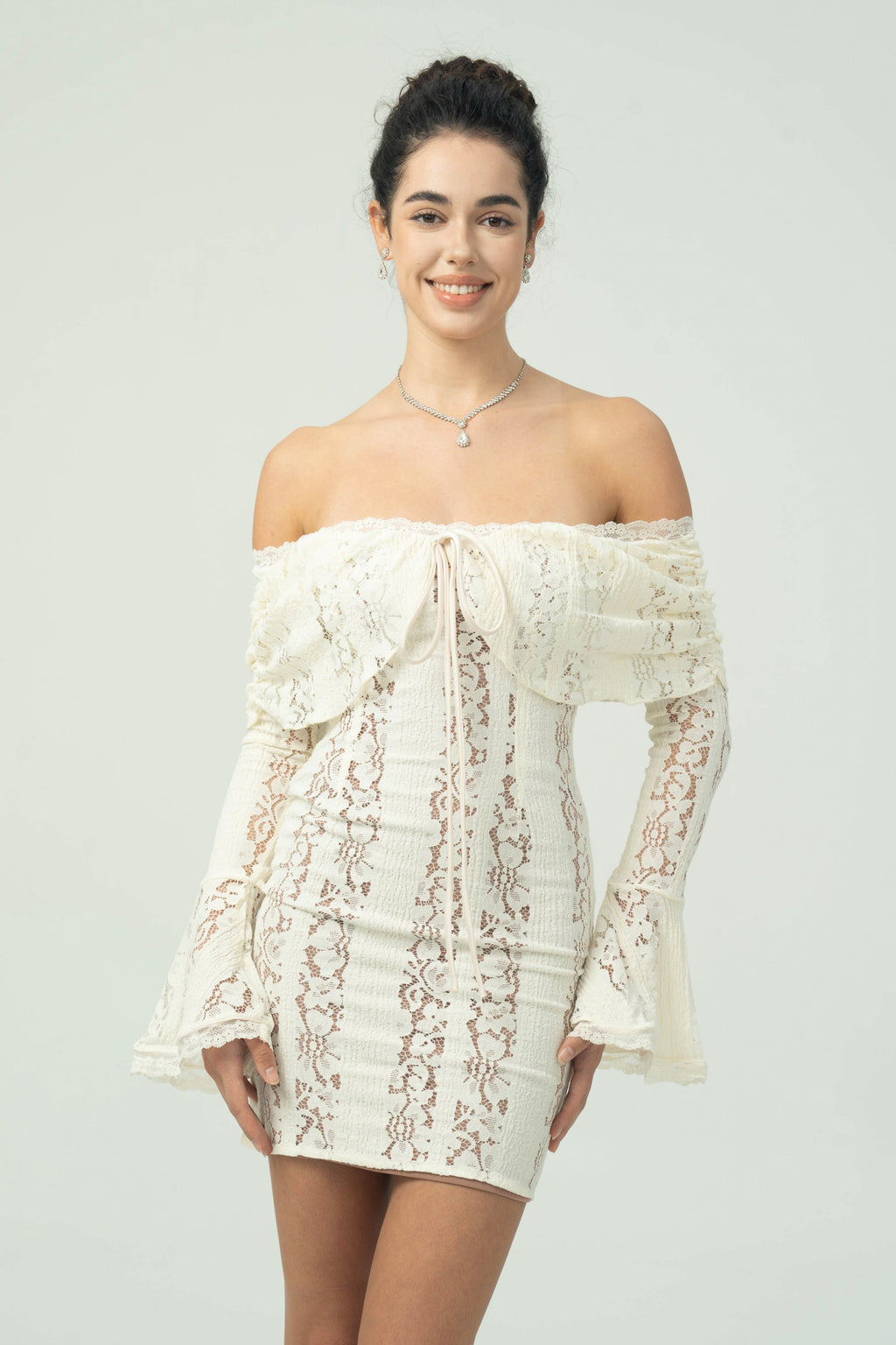 Dantel işlemeli Mini Elbise