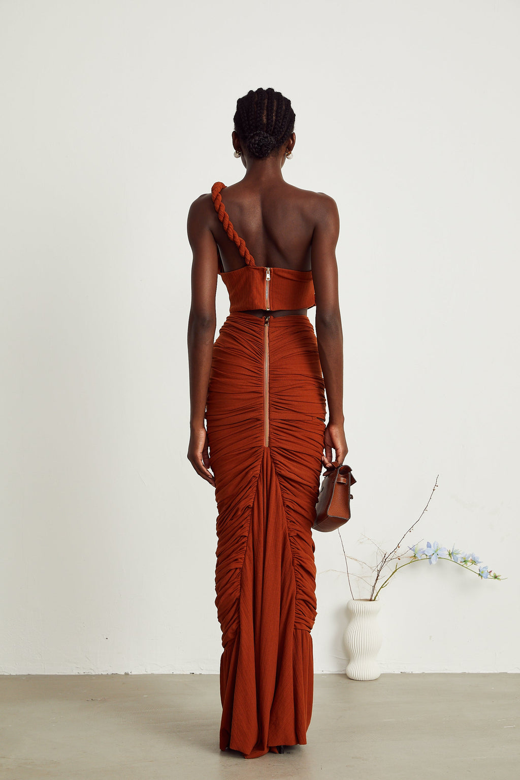 Célestine Kahverengi Burgu Detaylı Kesik Bluz ve Etek Takımı