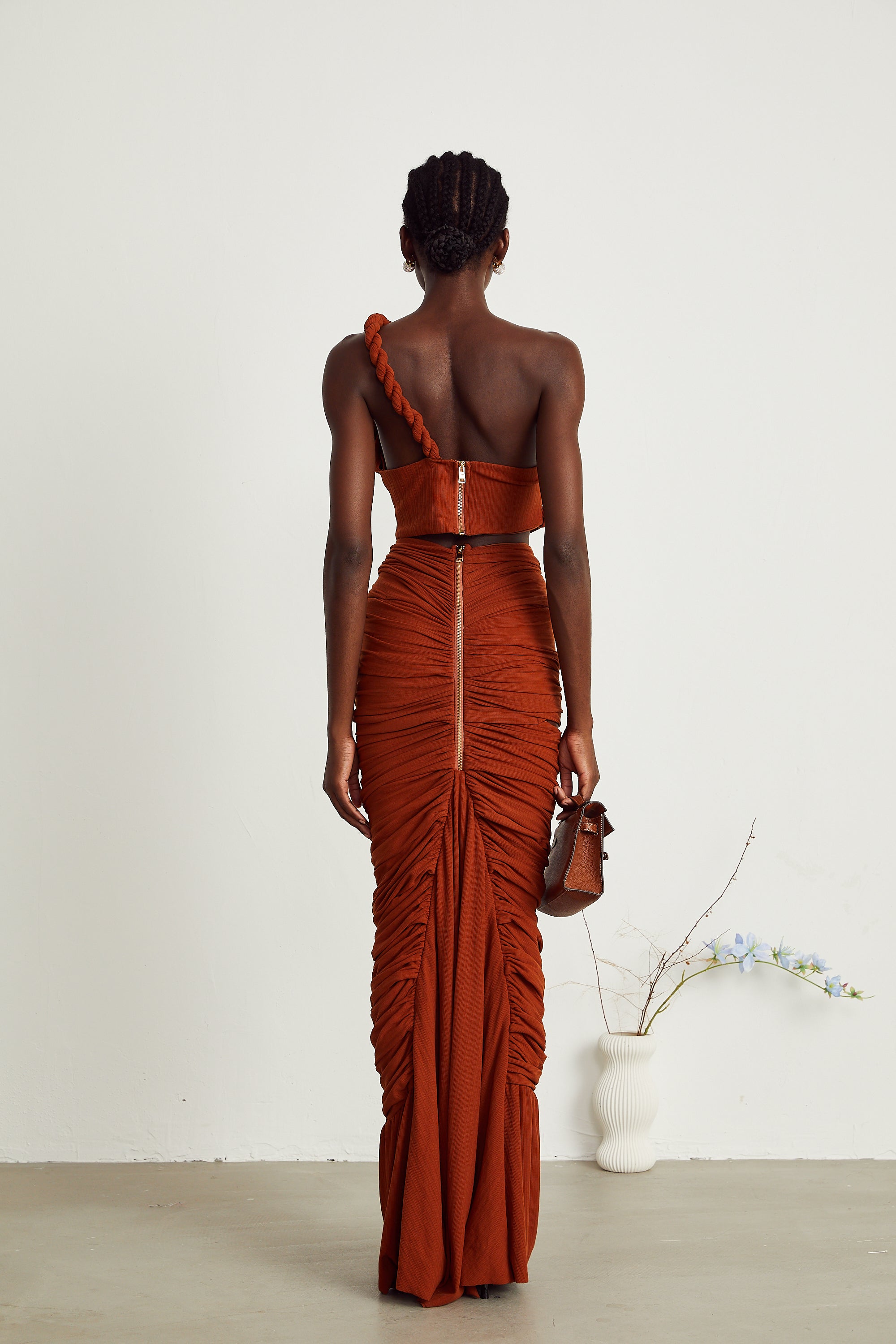 Célestine Kahverengi Burgu Detaylı Kesik Bluz ve Etek Takımı