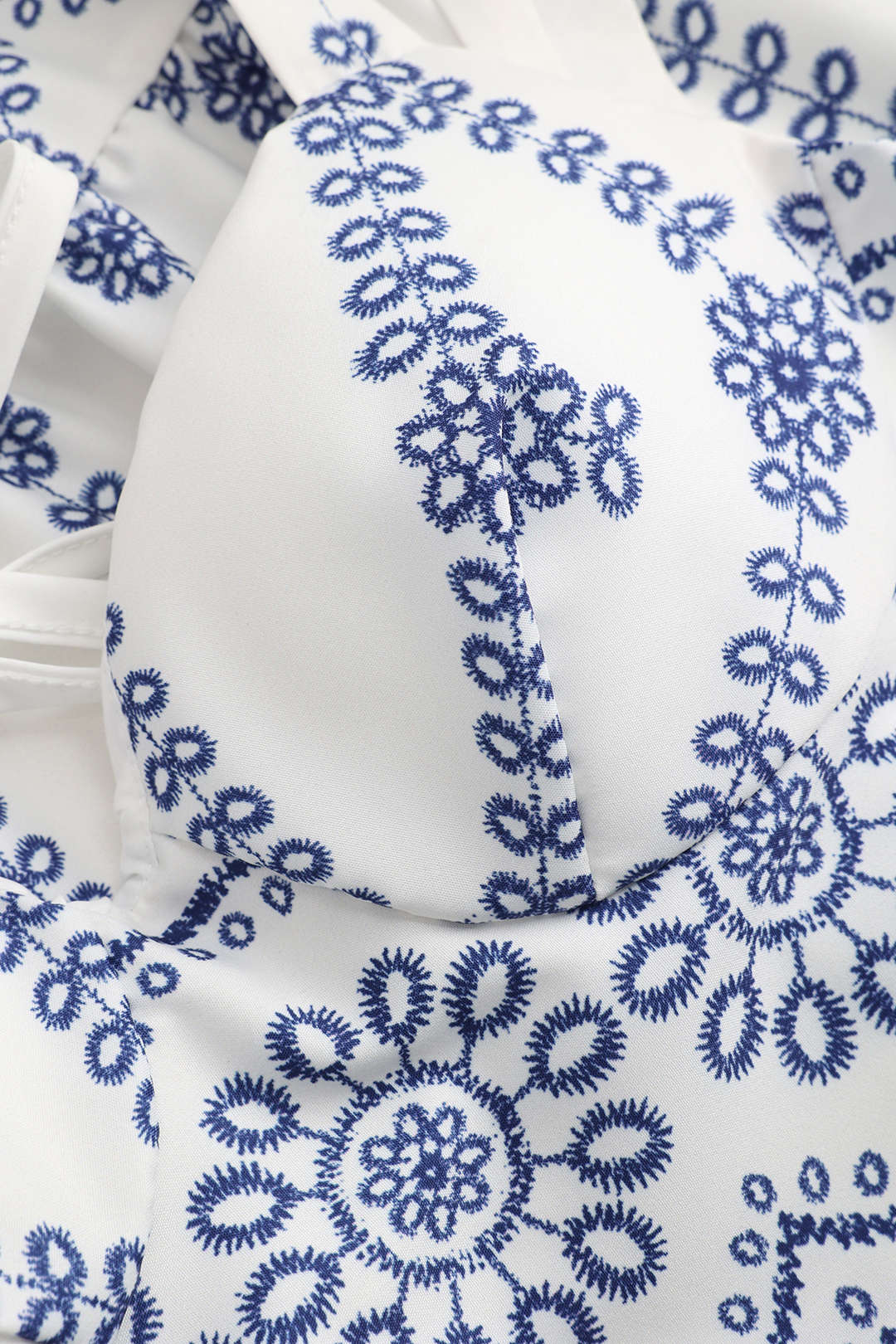 Çiçek Desenli Bağcıklı Sırtı Açık Üst ve Üst Örtü Seti