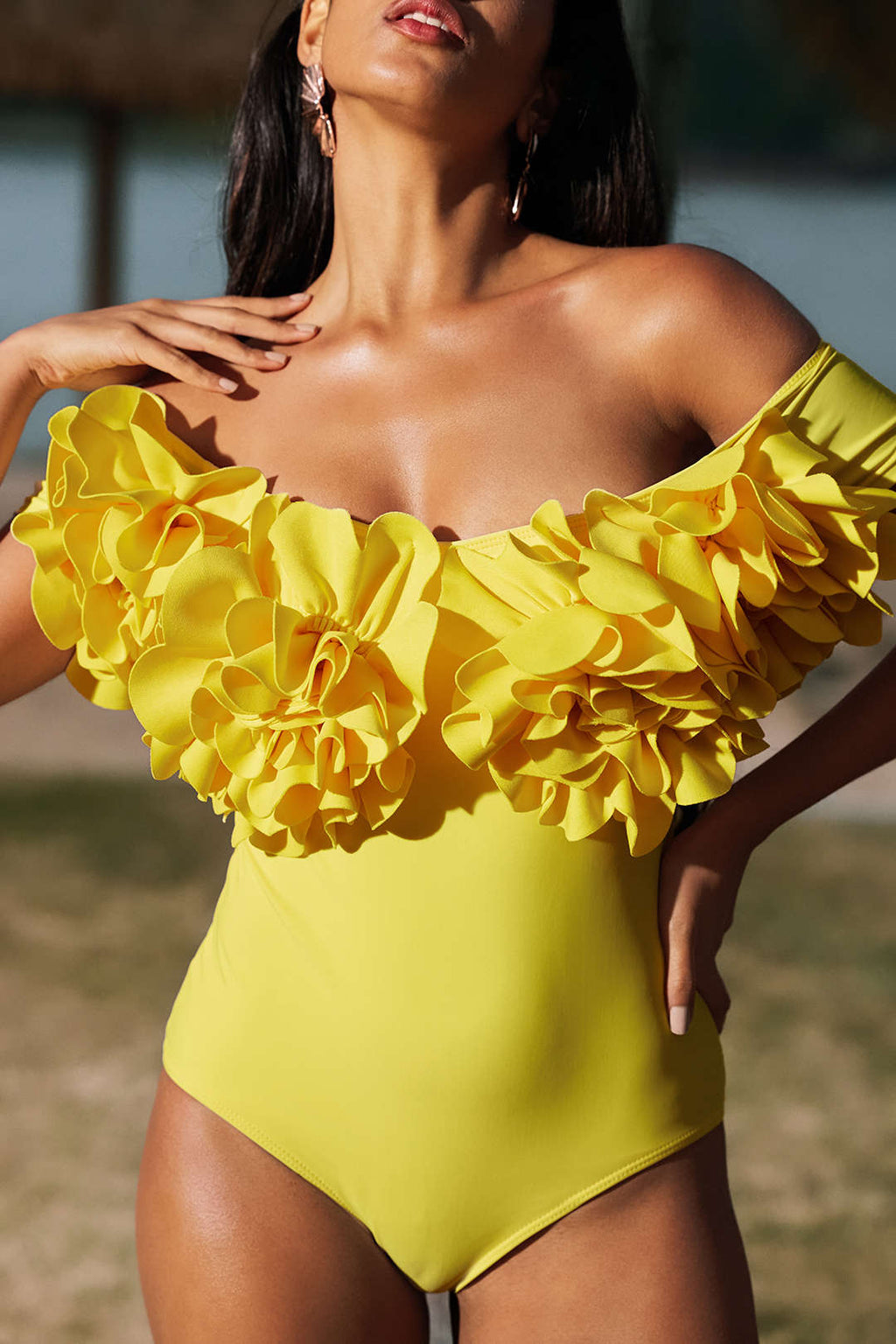 Applikeli Omuz Açık Karın Toparlayıcı Tek Parça Mayo