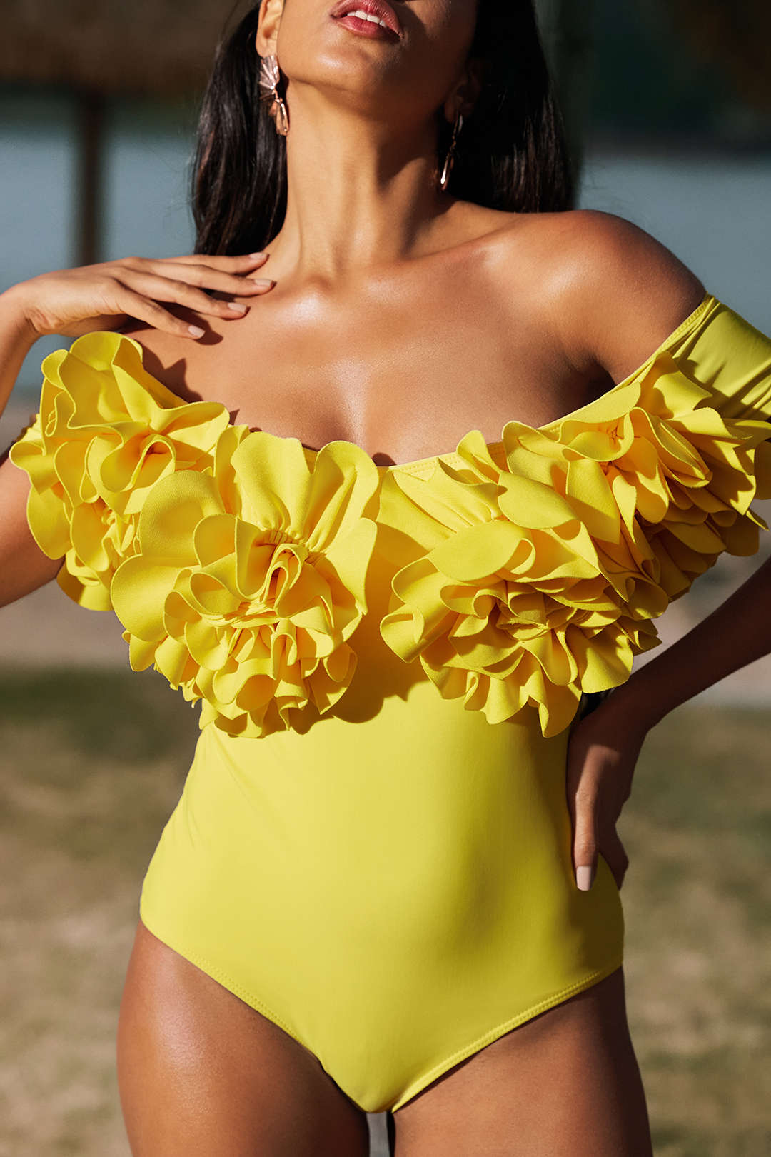 Applikeli Omuz Açık Karın Toparlayıcı Tek Parça Mayo