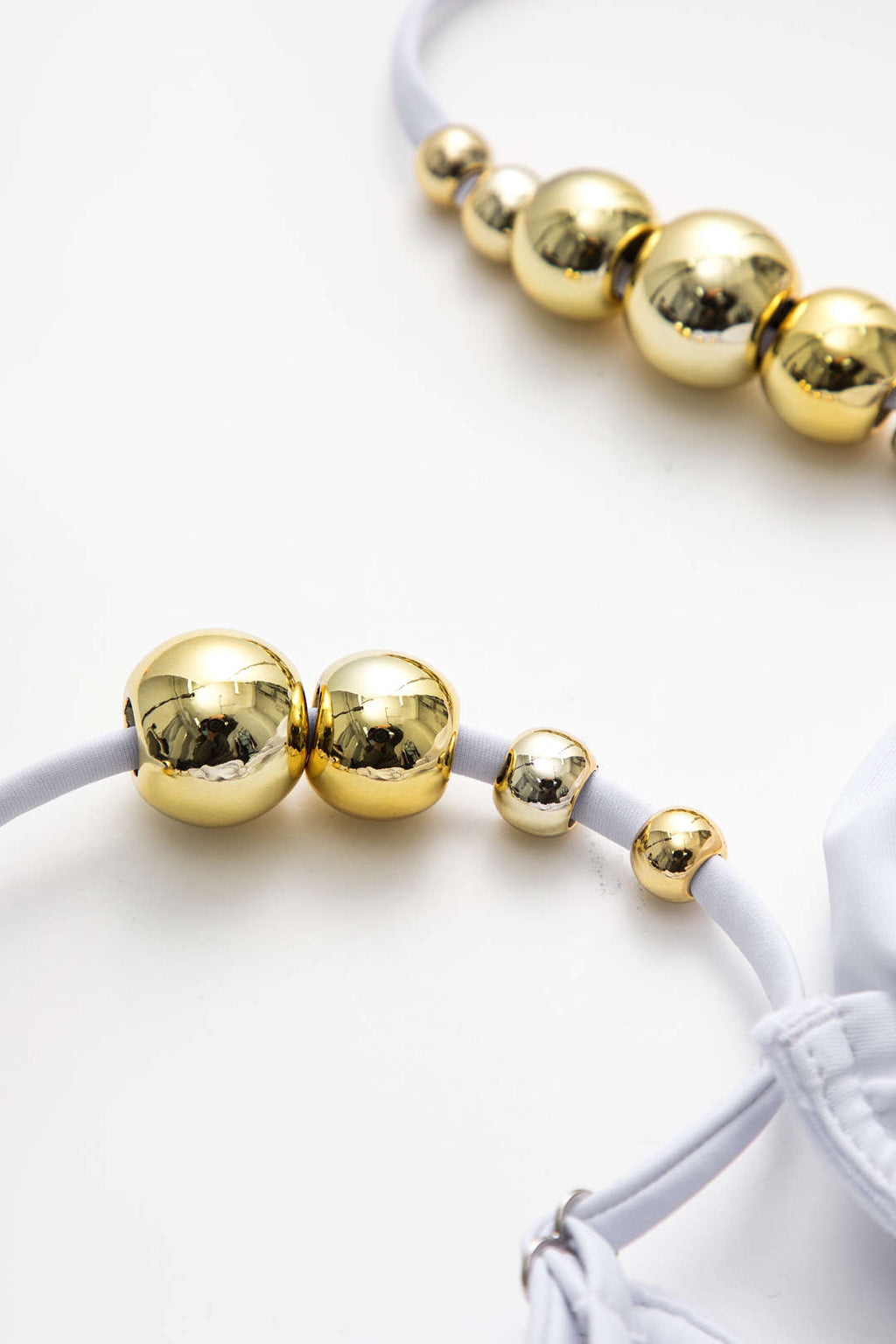 Boncuk Detaylı Büzgülü Düğme Bağlamalı Sırt Dekolteli Bikini Takımı