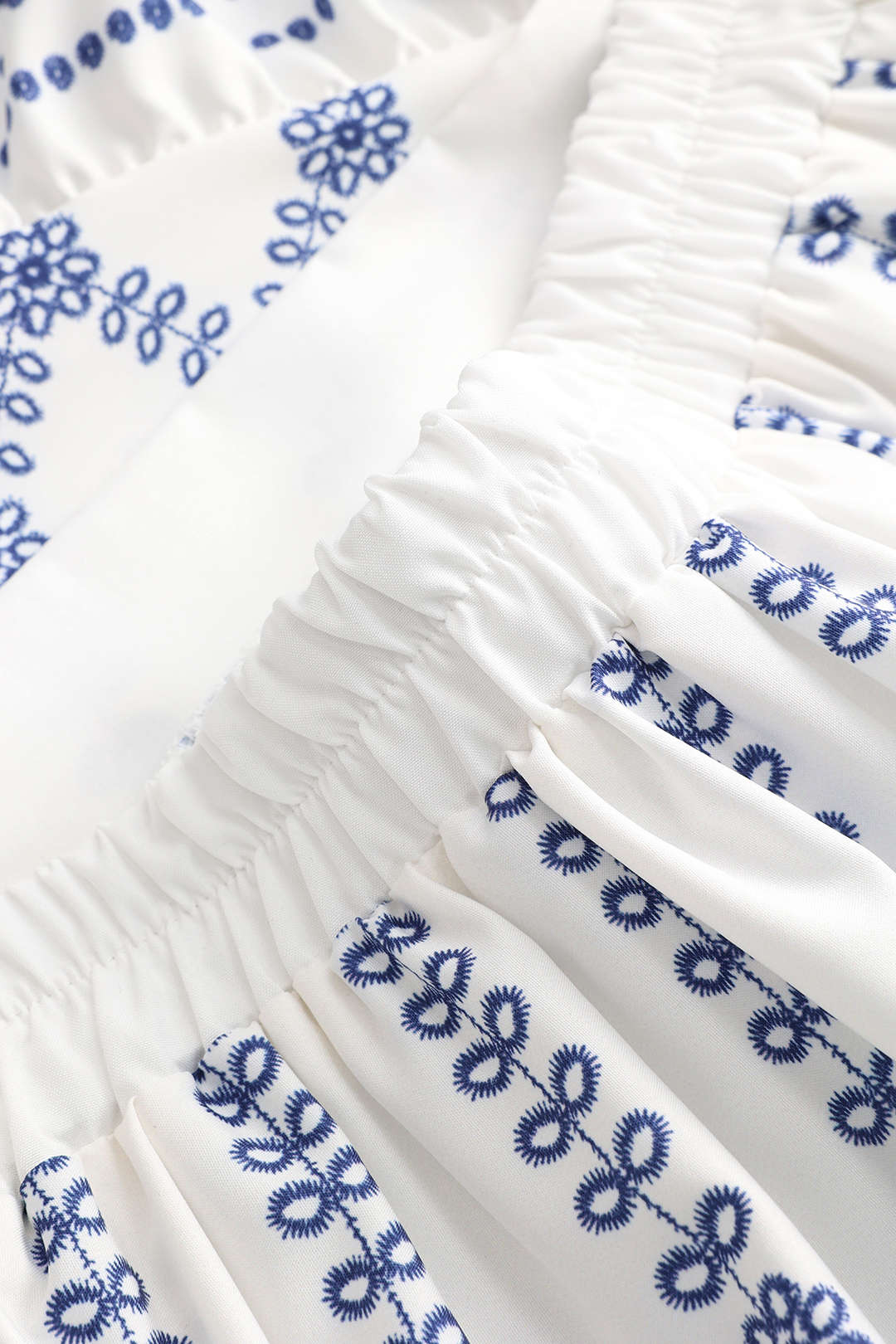 Çiçek Desenli Bağcıklı Sırtı Açık Üst ve Üst Örtü Seti