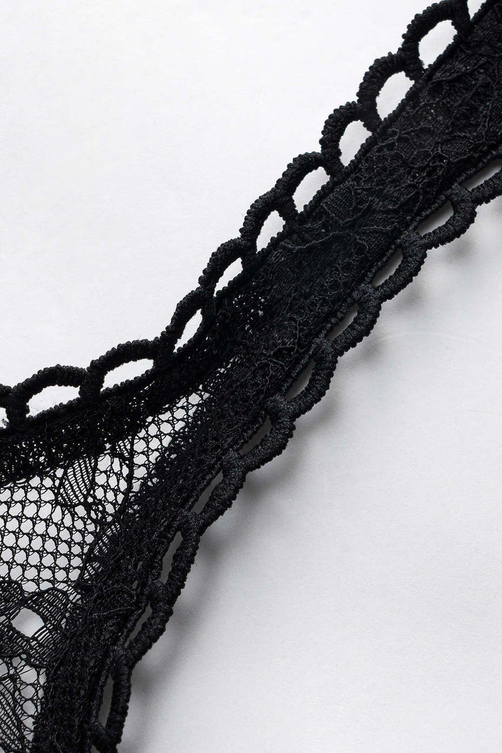 Dantel Detaylı Sırt Dekolteli Kesimli Büstiyer Atlet