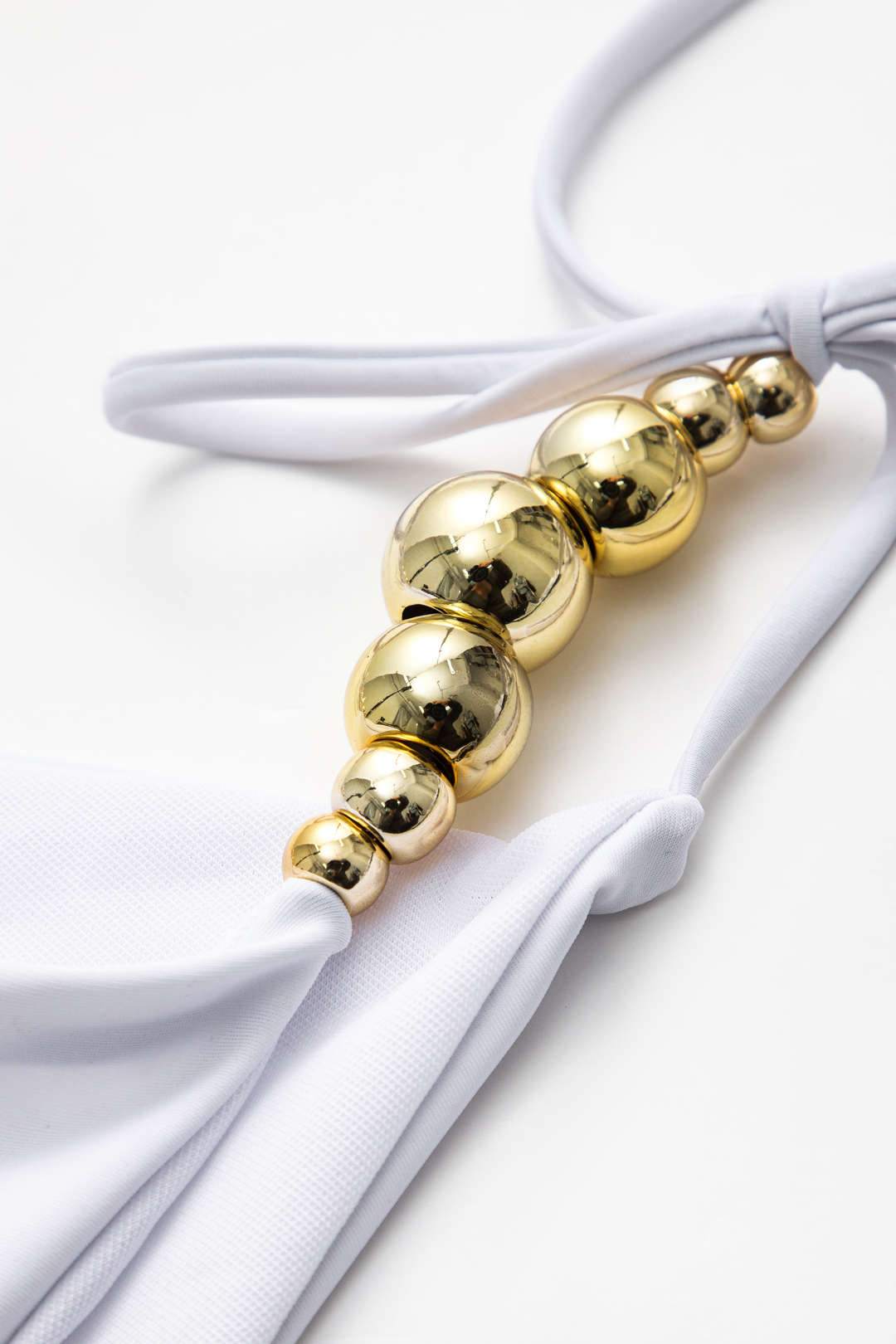 Boncuk Detaylı Büzgülü Düğme Bağlamalı Sırt Dekolteli Bikini Takımı