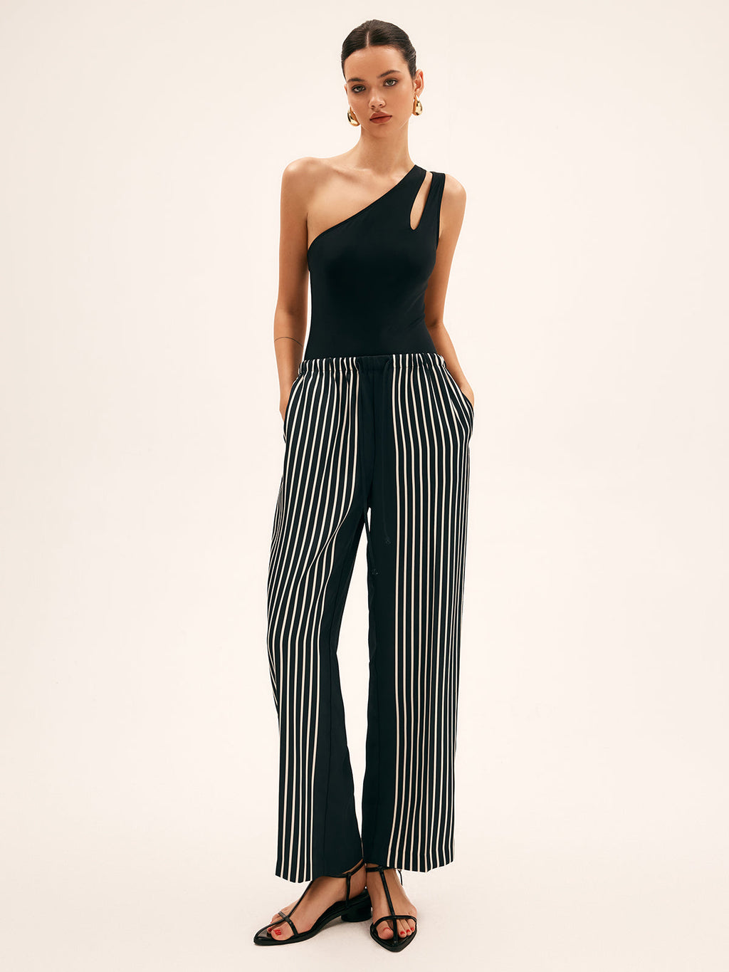 Asimetrik Dekolteli Tek Parça Mayo