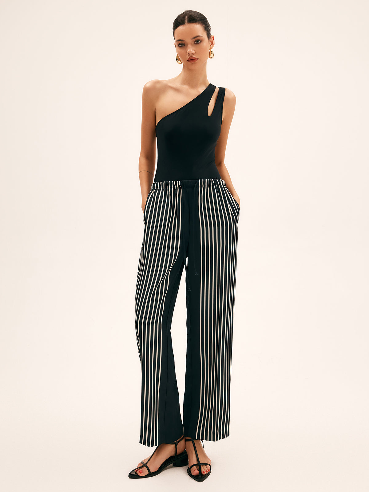 Asimetrik Dekolteli Tek Parça Mayo