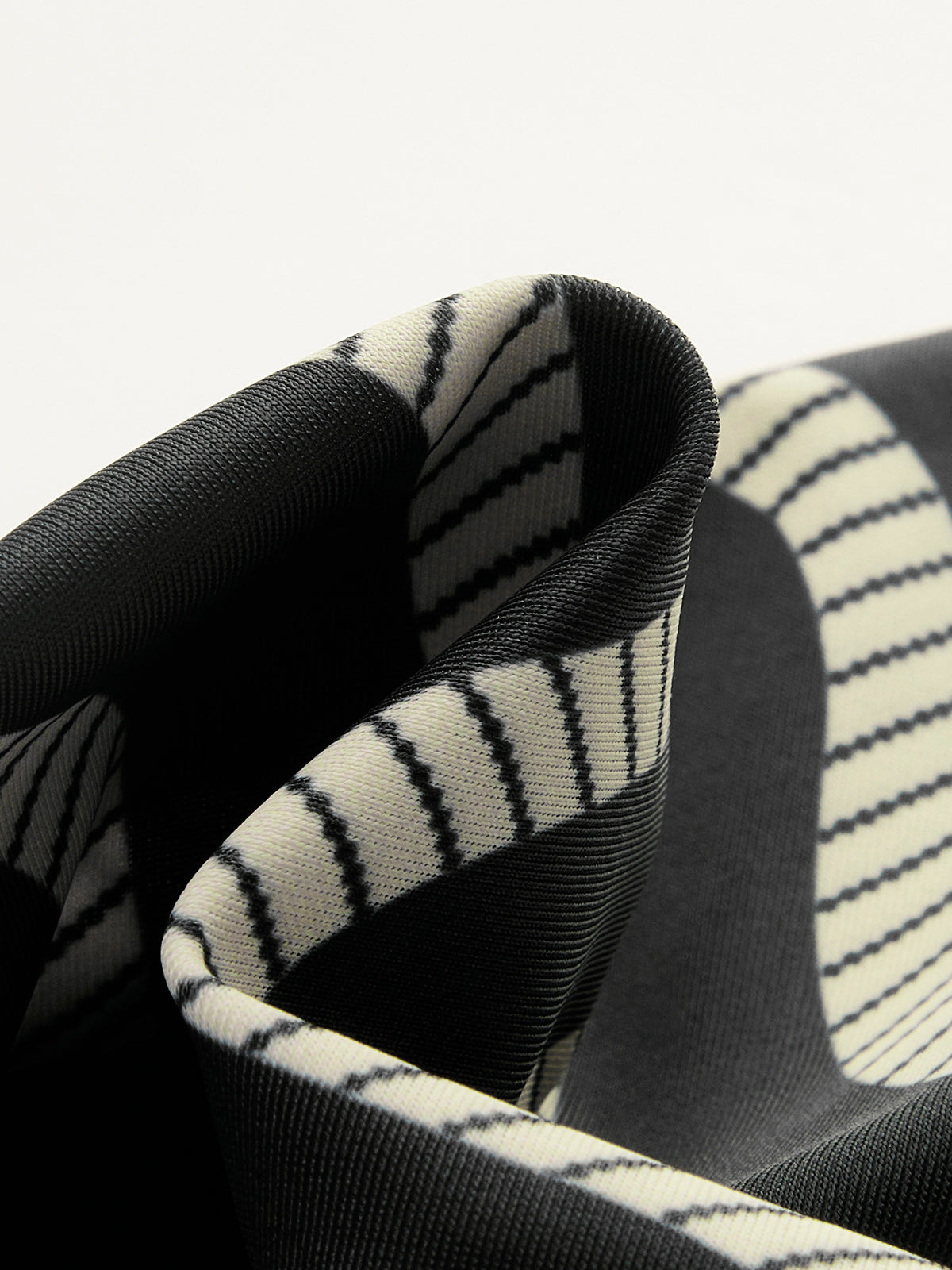 Dalga Desenli Üçgen Bikini Takımı