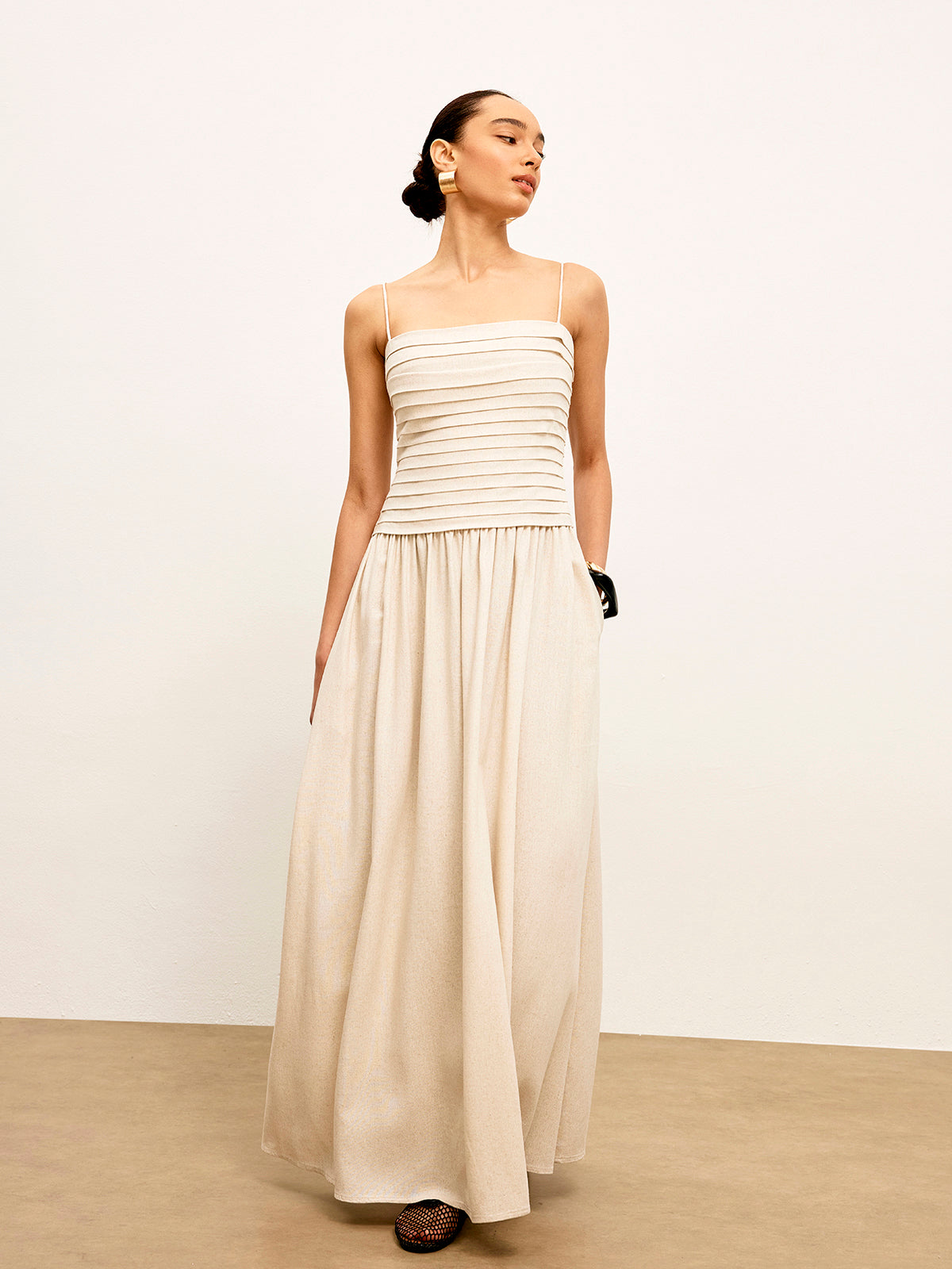 Büzgülü askılı midi elbise