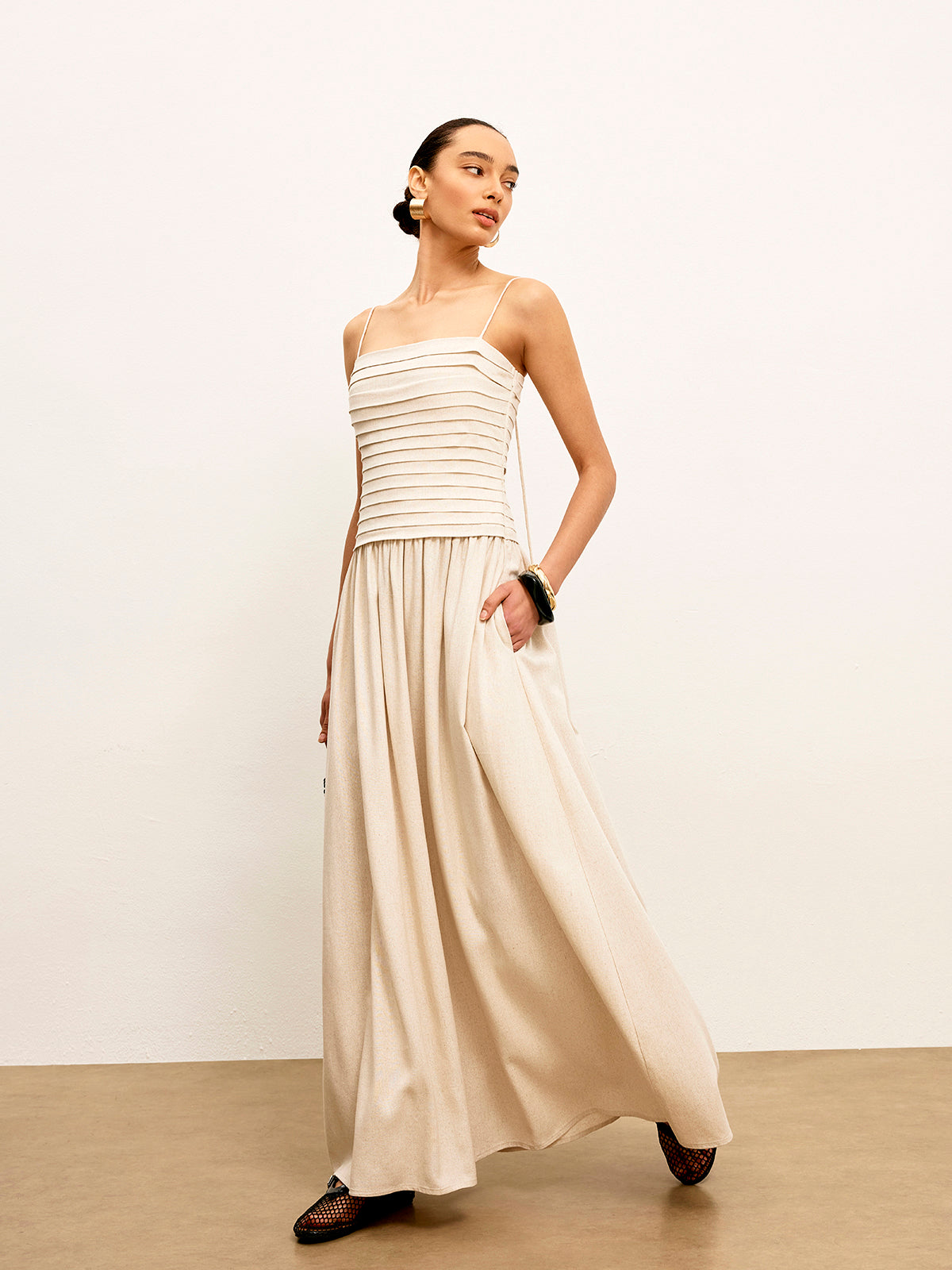 Büzgülü askılı midi elbise