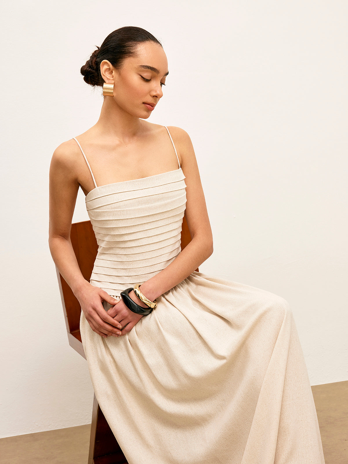 Büzgülü askılı midi elbise