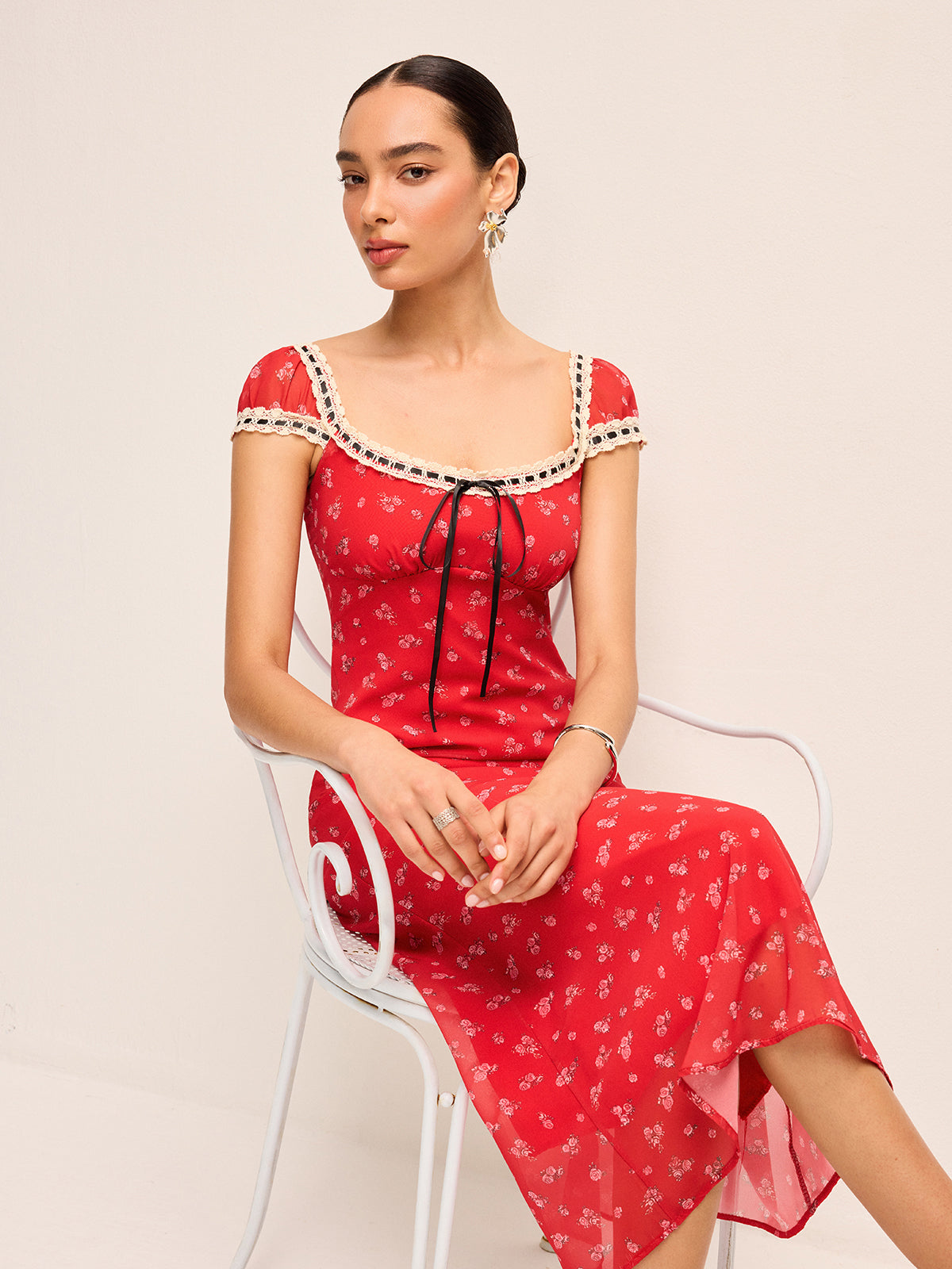 Dantel detaylı midi elbise