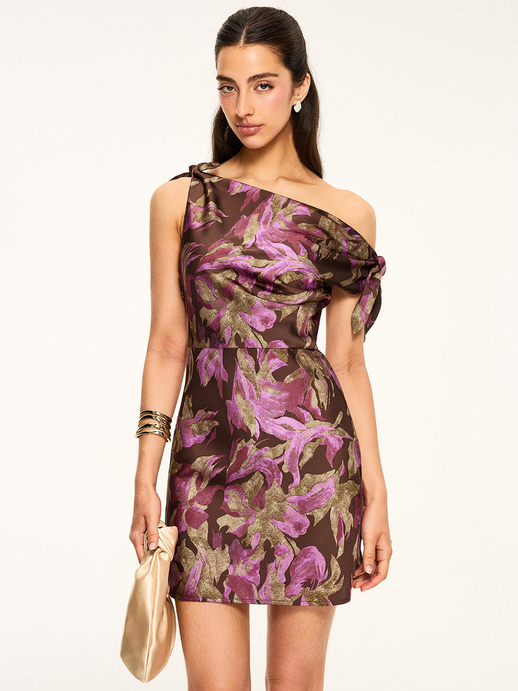 Çiçek desenli açık omuzlu mini elbise