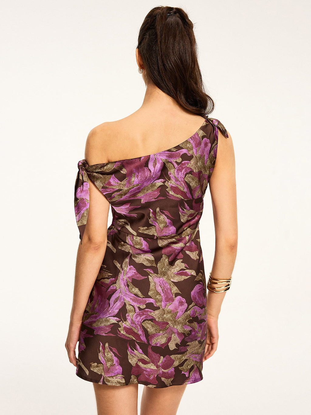 Çiçek desenli açık omuzlu mini elbise